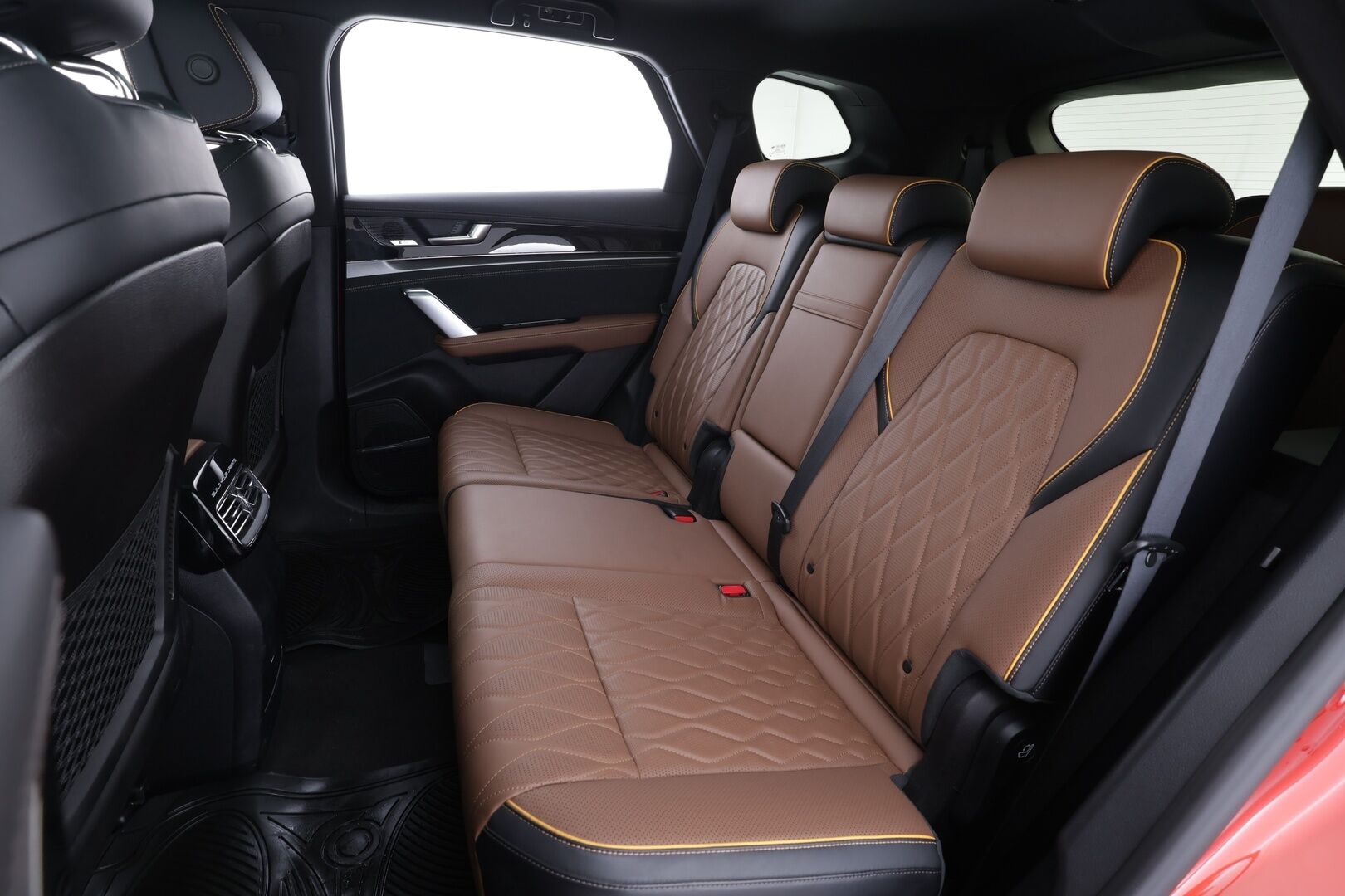 BYD Tang 2022 109kWh, AWD 7-P  * ACC / 360° / Panorama / Koukku / Muistipenkki / Dirac / Ilmastoidut nahat / KeylessGo / Navi / LED * - Kahdet renkaat aluvanteilla / Merkkihuollettu