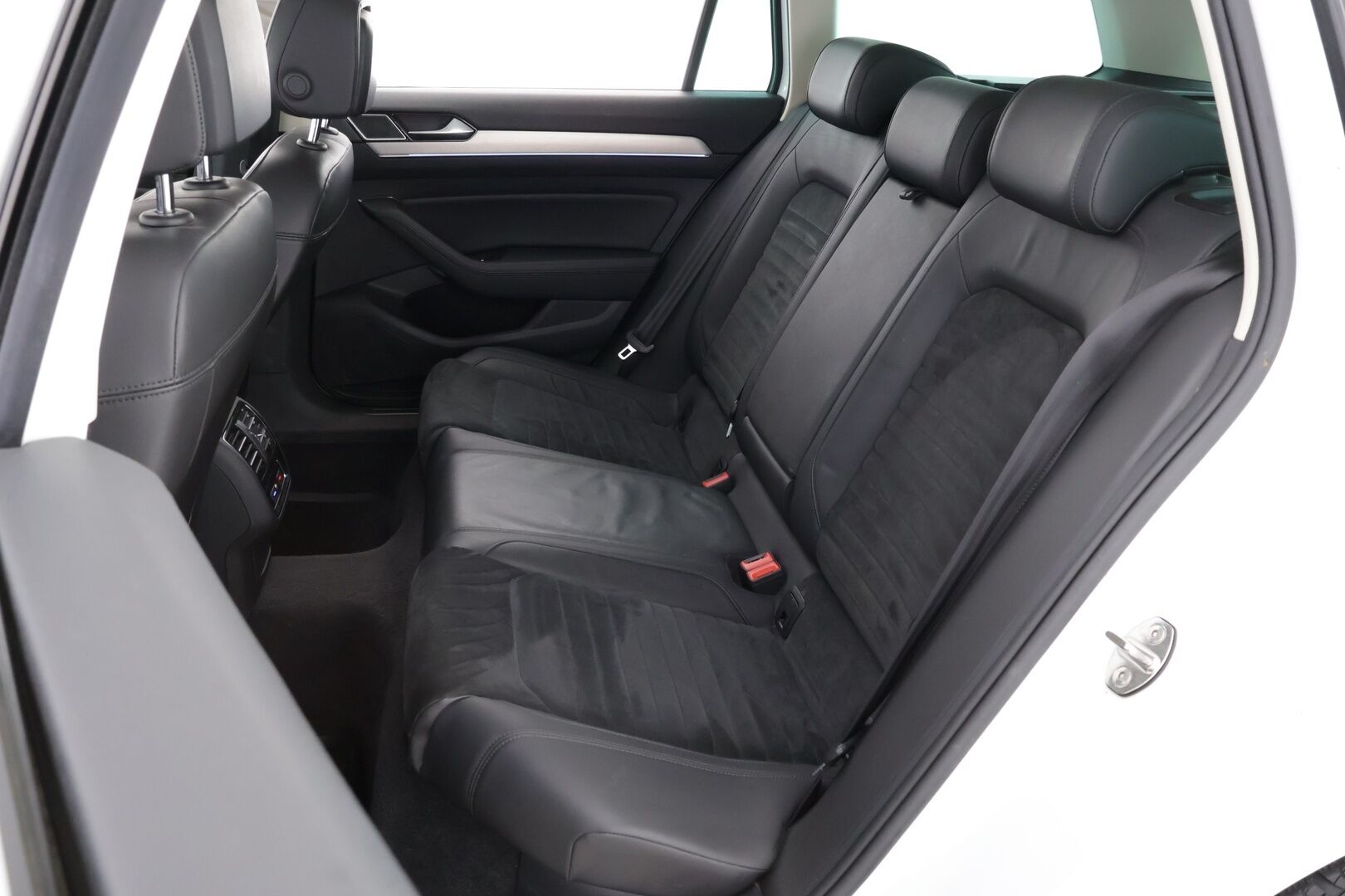 VOLKSWAGEN PASSAT 2018 Variant GTE Plug-In Hybrid 160 kW (218 hv) DSG-automaatti - Facelift | Vetokoukku | Adapt.Vakkari | Peruutuskamera | LED | Apple&Android | Nahka-Alcantara ergoComfort | Lisälämmitin | Juuri tullut Tampereelle!