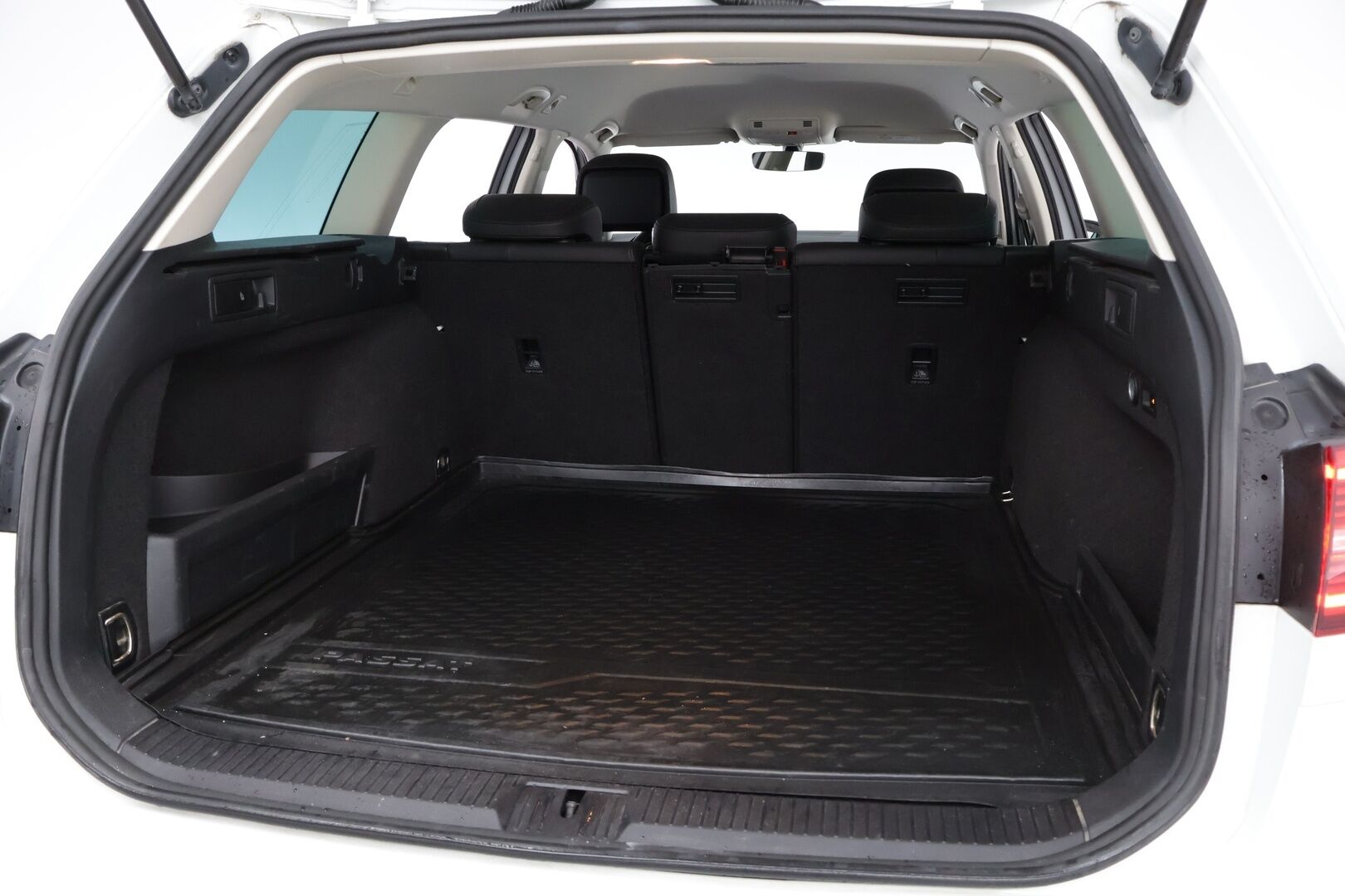 VOLKSWAGEN PASSAT 2018 Variant GTE Plug-In Hybrid 160 kW (218 hv) DSG-automaatti - Facelift | Vetokoukku | Adapt.Vakkari | Peruutuskamera | LED | Apple&Android | Nahka-Alcantara ergoComfort | Lisälämmitin | Juuri tullut Tampereelle!