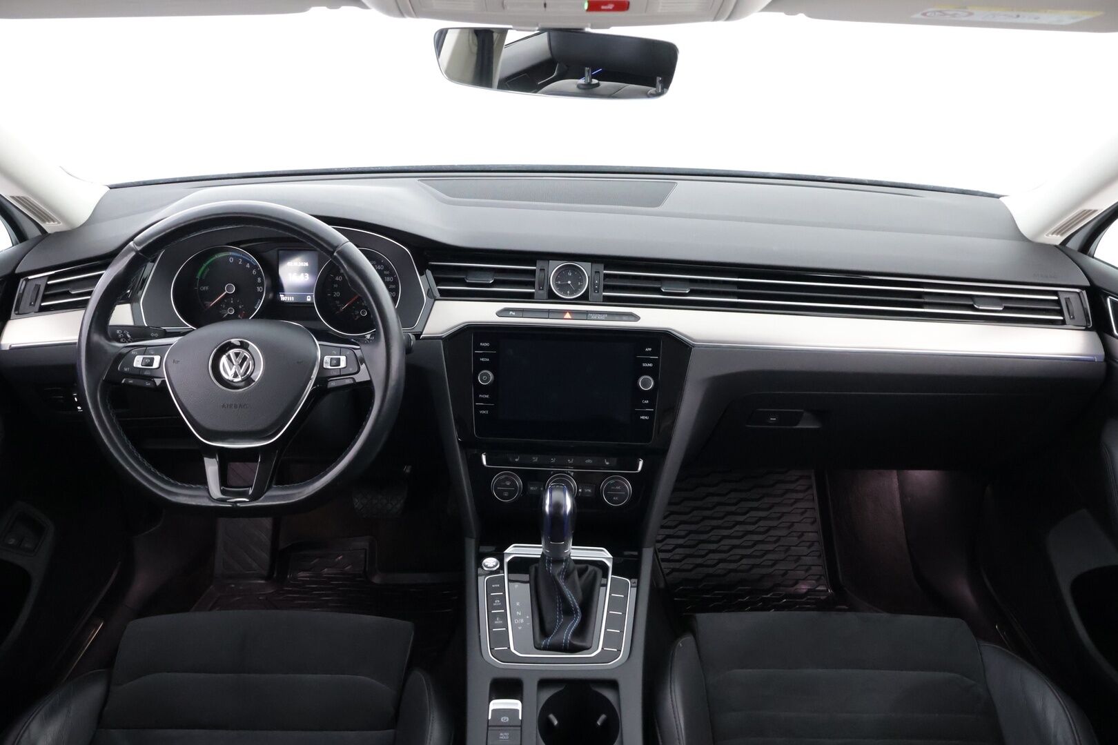 VOLKSWAGEN PASSAT 2018 Variant GTE Plug-In Hybrid 160 kW (218 hv) DSG-automaatti - Facelift | Vetokoukku | Adapt.Vakkari | Peruutuskamera | LED | Apple&Android | Nahka-Alcantara ergoComfort | Lisälämmitin | Juuri tullut Tampereelle!