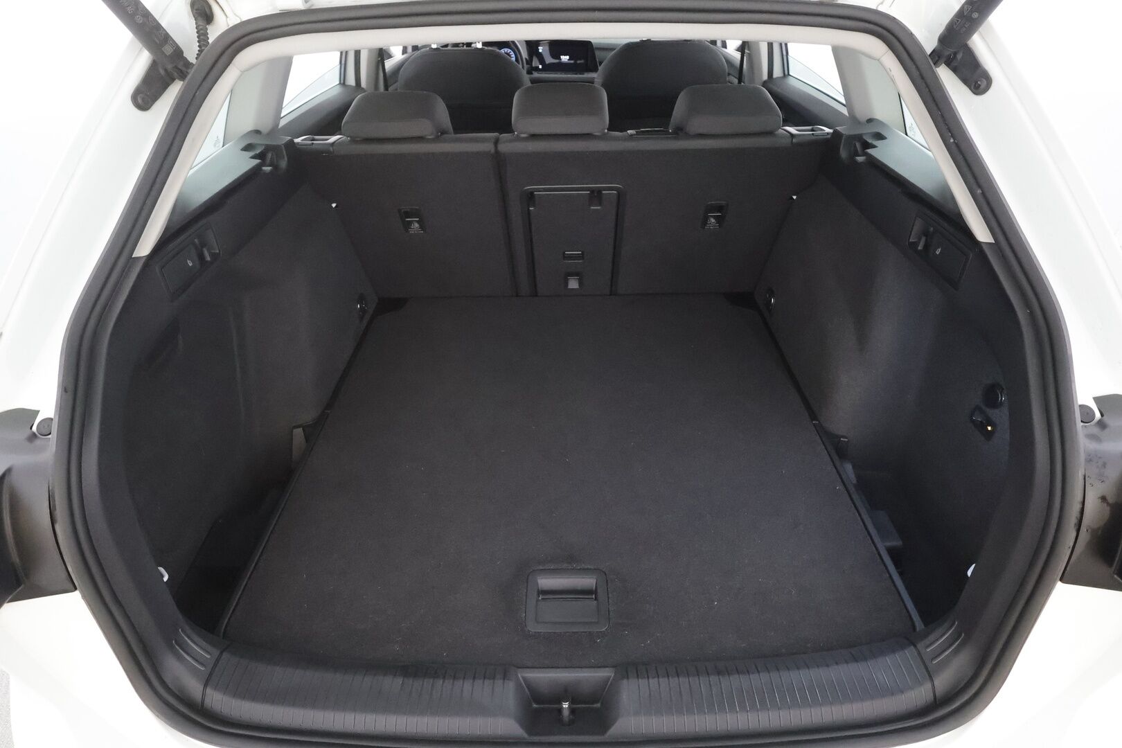 Volkswagen Golf 2022 Variant Style Business 1,5 eTSI 96 kW (MHEV) DSG-automaatti - | ACC | Pa-Lisälämmitin | Koukku | IQ-light LED | Muistipenkki | P.Kamera | Ratinlämmitys | 1.Om Suomi-auto | Kahdet Renkaat | Merkkihuollettu |