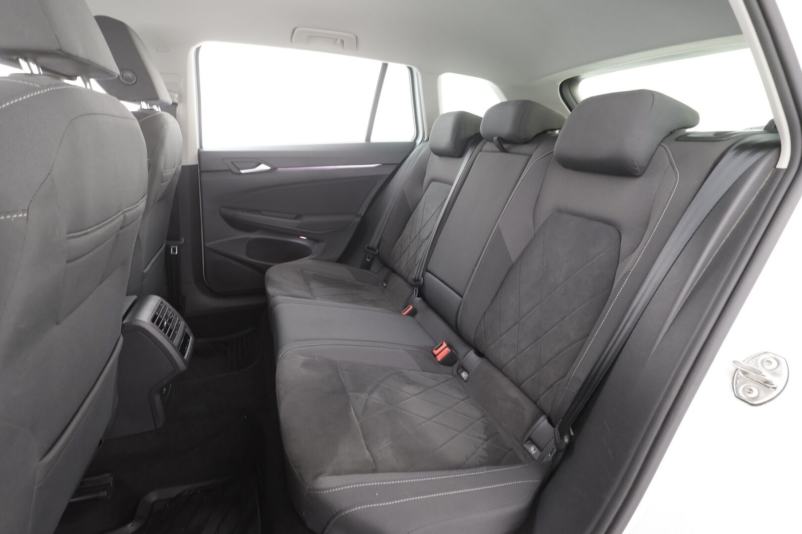 Volkswagen Golf 2022 Variant Style Business 1,5 eTSI 96 kW (MHEV) DSG-automaatti - | ACC | Pa-Lisälämmitin | Koukku | IQ-light LED | Muistipenkki | P.Kamera | Ratinlämmitys | 1.Om Suomi-auto | Kahdet Renkaat | Merkkihuollettu |