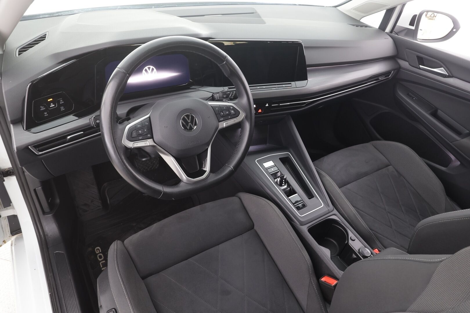 Volkswagen Golf 2022 Variant Style Business 1,5 eTSI 96 kW (MHEV) DSG-automaatti - | ACC | Pa-Lisälämmitin | Koukku | IQ-light LED | Muistipenkki | P.Kamera | Ratinlämmitys | 1.Om Suomi-auto | Kahdet Renkaat | Merkkihuollettu |