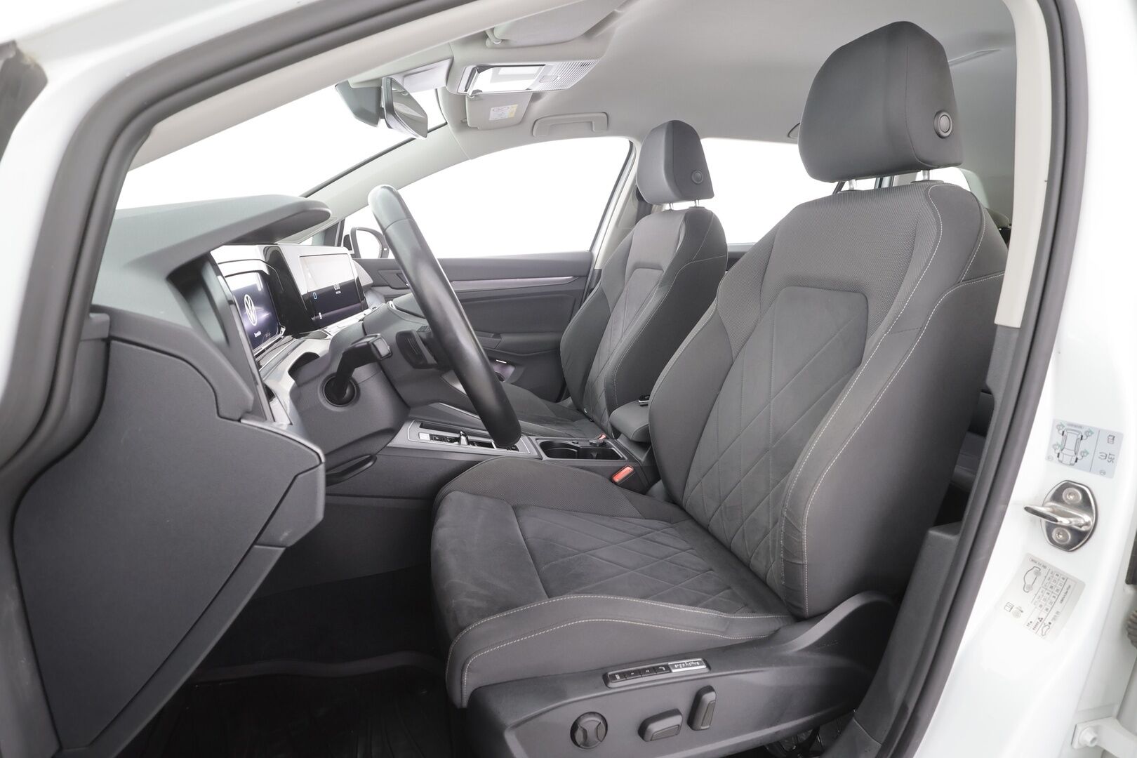 Volkswagen Golf 2022 Variant Style Business 1,5 eTSI 96 kW (MHEV) DSG-automaatti - | ACC | Pa-Lisälämmitin | Koukku | IQ-light LED | Muistipenkki | P.Kamera | Ratinlämmitys | 1.Om Suomi-auto | Kahdet Renkaat | Merkkihuollettu |