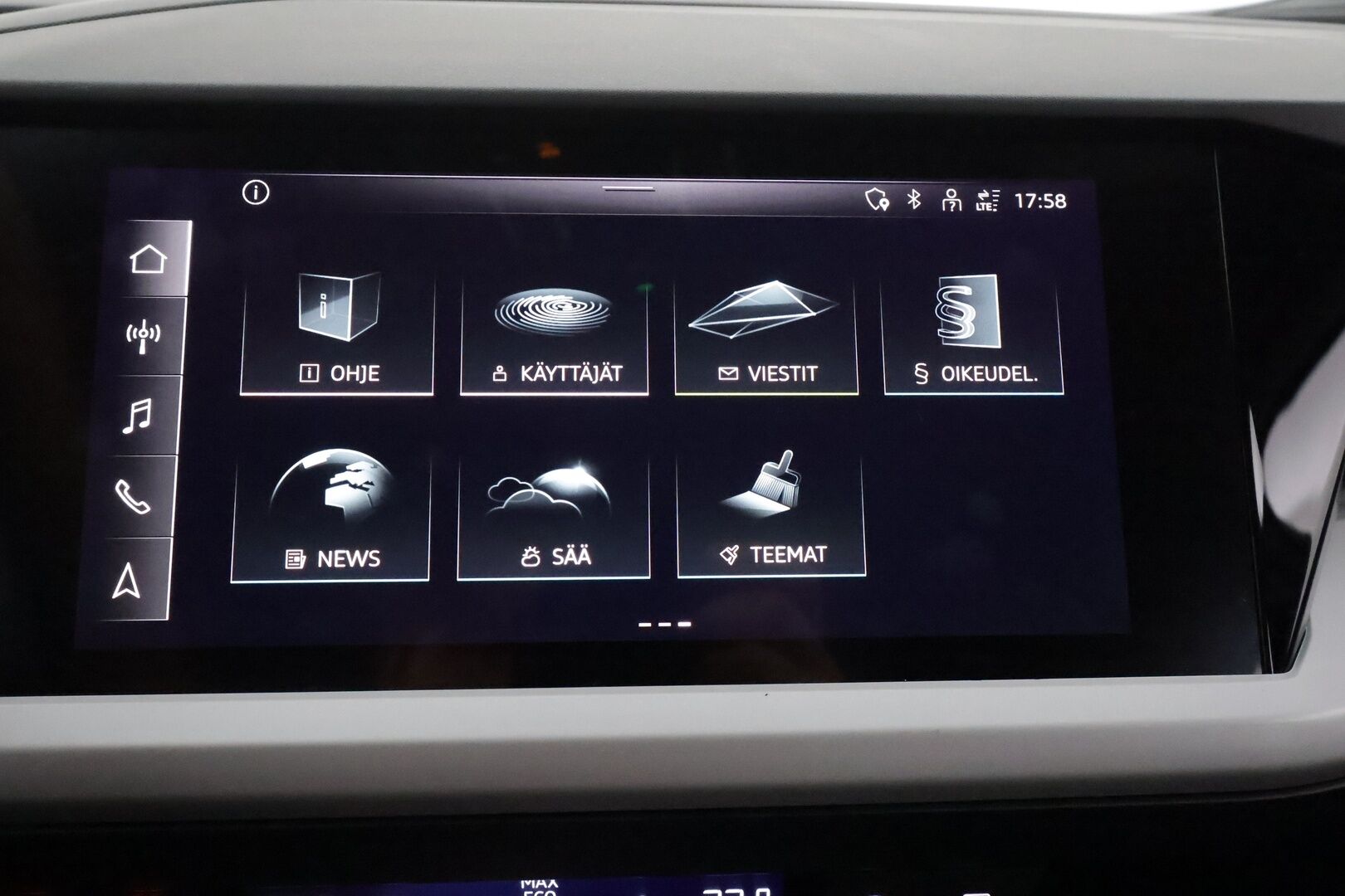 Audi Q4 e-tron 2022 40 Sportback ** Lämpöpumppu / Adapt.Vakkari / LED-valot / P.Kamera / Navi / Kaistavahti ** - Suomi-auto / Akku kuntotarkastettu / Kahdet Renkaat - HULLU BLACKWEEK KORKOTARJOUS 2,49%