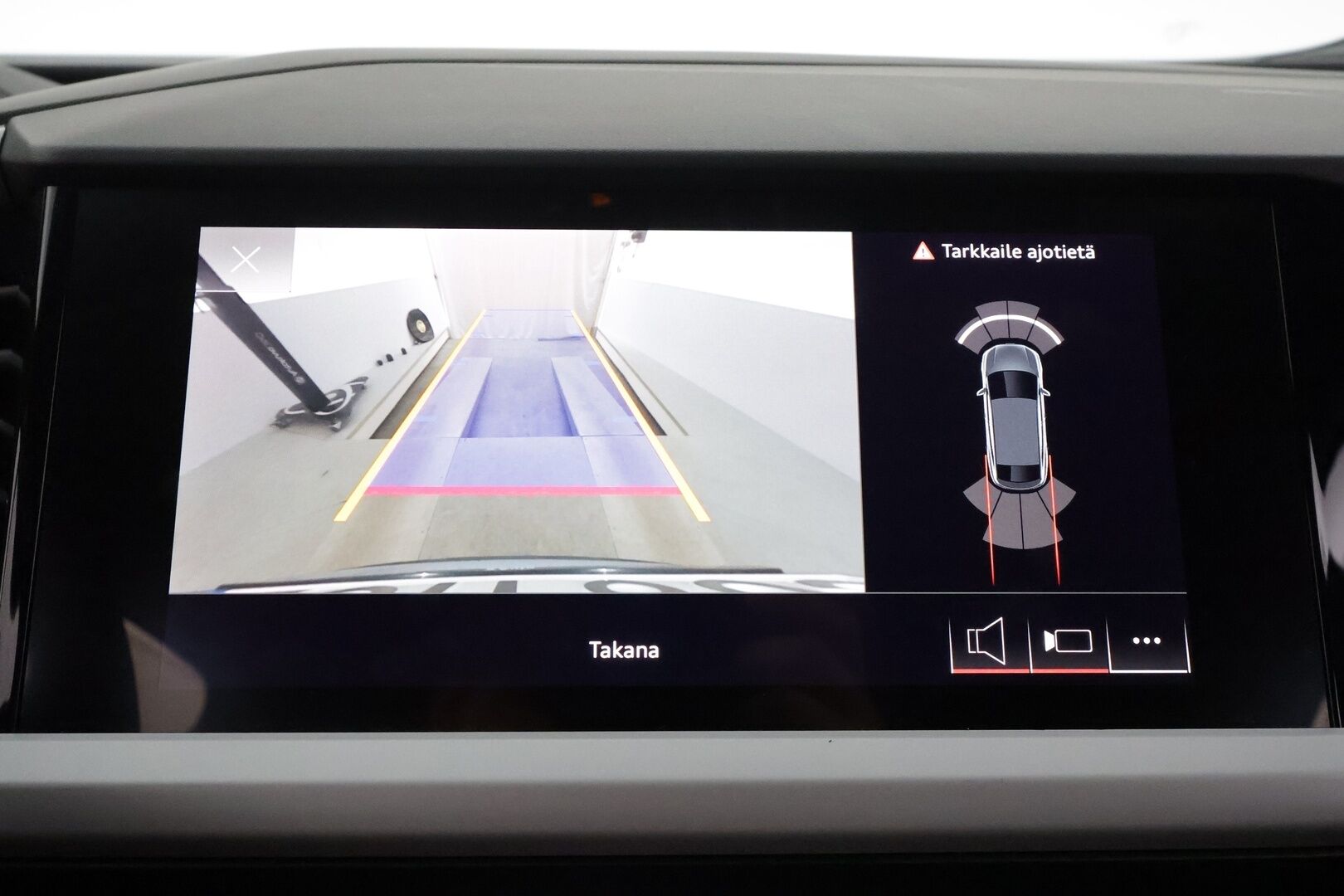 Audi Q4 e-tron 2022 40 e-tron Sportback ** Lämpöpumppu / Adapt.Vakkari / LED-valot / P.Kamera / Navi / Kaistavahti ** - 3,99 % KORKOTARJOUS TÄHÄN AUTOON - 1-om Suomi-auto / 2x Latauskaapelit / Kahdet Renkaat