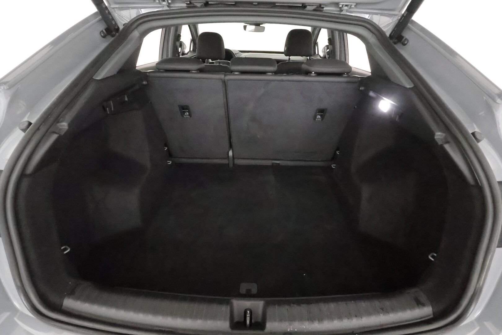 Audi Q4 e-tron 2022 40 e-tron Sportback ** Lämpöpumppu / Adapt.Vakkari / LED-valot / P.Kamera / Navi / Kaistavahti ** - SoH 96,1% / 1-om Suomi-auto / Akku kuntotarkastettu / 2x Latauskaapelit / Kahdet Renkaat