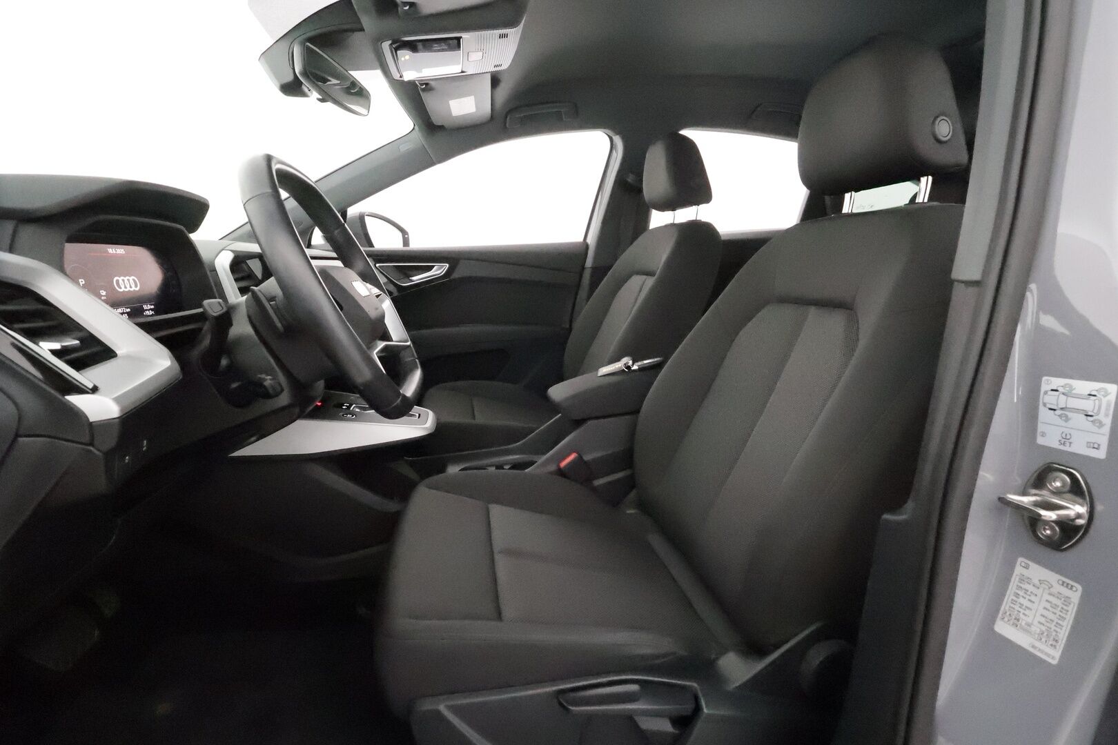 Audi Q4 e-tron 2022 40 e-tron Sportback ** Lämpöpumppu / Adapt.Vakkari / LED-valot / P.Kamera / Navi / Kaistavahti ** - SoH 96,1% / 1-om Suomi-auto / Akku kuntotarkastettu / 2x Latauskaapelit / Kahdet Renkaat