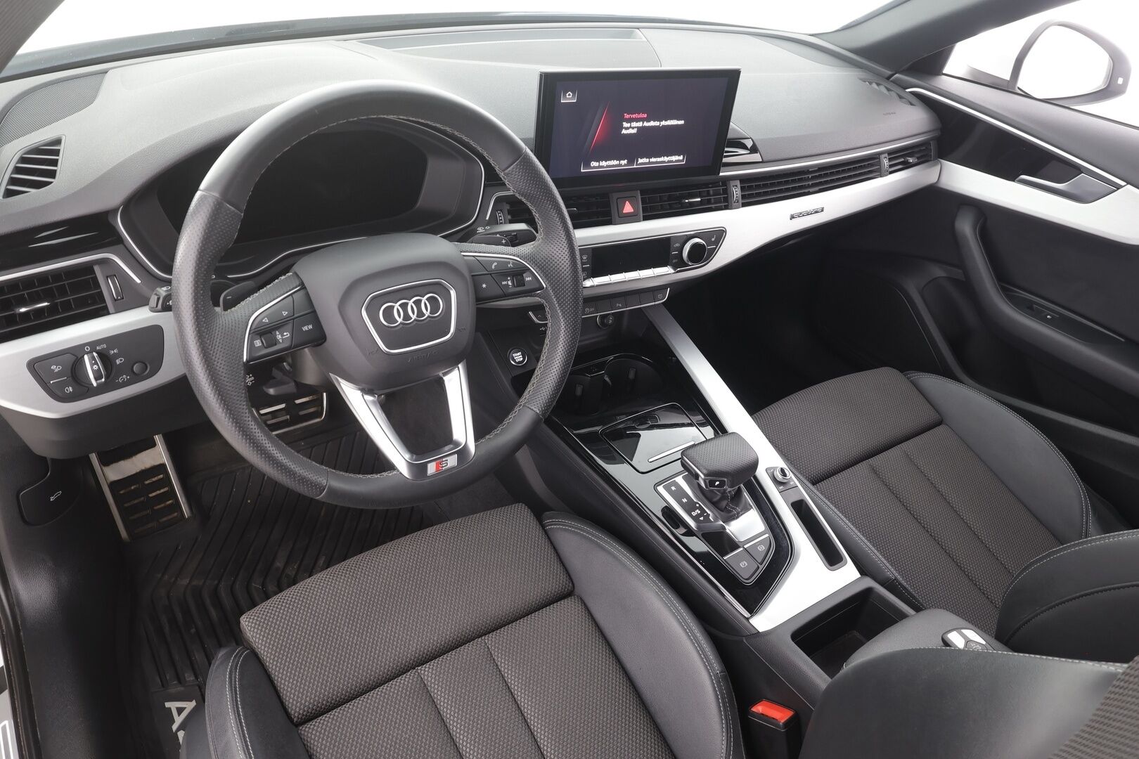 Audi A4 2022 Sedan Business S line 40 TFSI 150 kW MHEV quattro S tronic - | Webasto | Koukku | Matrix-LED | P.Kamera | Sporttipenkit | Kaistavahti | Digimittaristo | Vakkari | 1-om Suomi-auto | Merkkihuollot | Kahdet renkaat |