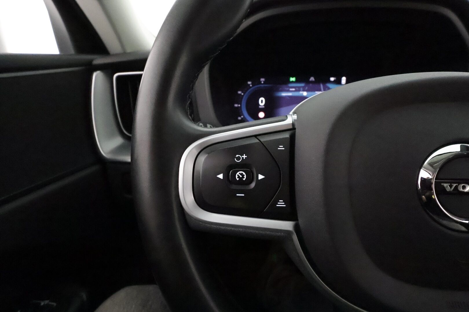 Volvo XC60 2022 T6 AWD Long Range Inscription Expression **Panorama / Webasto / Adapt.vakkari / Koukku / P.kamera / KeylessGo** - 3,99 % KORKOTARJOUS TÄHÄN AUTOON - Merkkihuollettu 1 om Suomi-Auto!