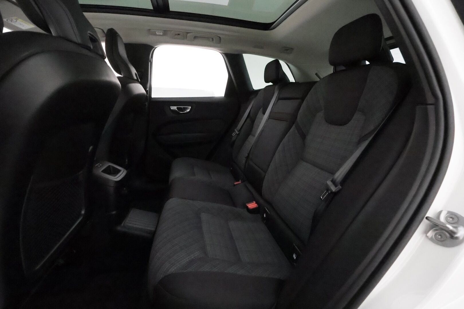 Volvo XC60 2022 T6 AWD Long Range Inscription Expression **Panorama / Webasto / Adapt.vakkari / Koukku / P.kamera / KeylessGo** - 3,99 % KORKOTARJOUS TÄHÄN AUTOON - Merkkihuollettu 1 om Suomi-Auto!