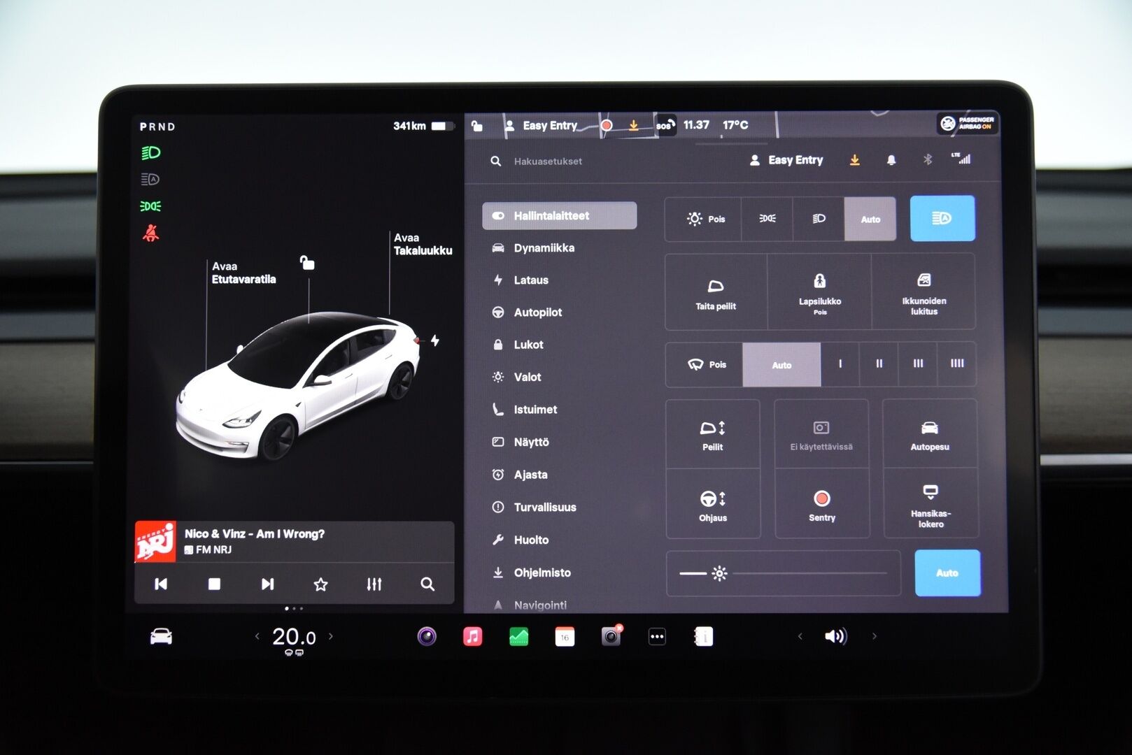 Tesla Model 3 2021 Long Range AWD Refresh / Lämpöpumppu / Matrix-LED / P-Kamera / 2x Renkaat ja Vanteet - Akku kuntotarkistettu! / Lasikatto / Premium Audio / Autopilot / Musta Nahkasisusta