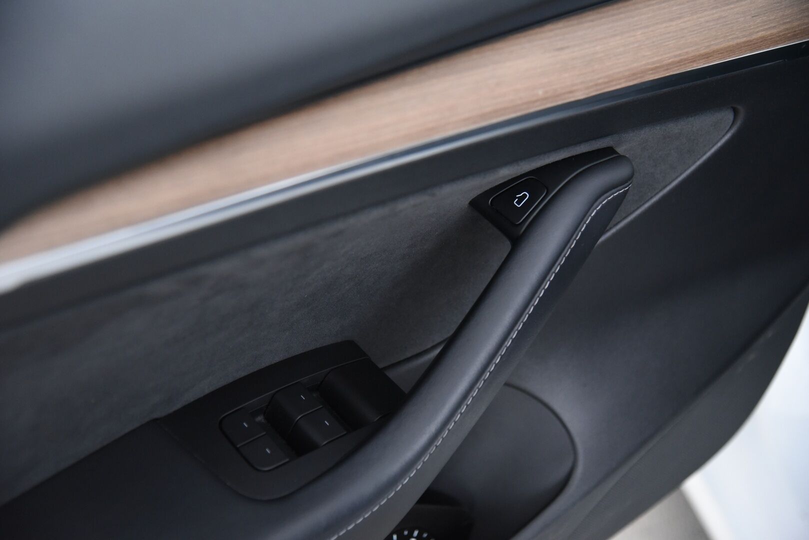 Tesla Model 3 2021 Long Range AWD Refresh / Lämpöpumppu / Matrix-LED / P-Kamera / 2x Renkaat ja Vanteet - Akku kuntotarkistettu! / Lasikatto / Premium Audio / Autopilot / Musta Nahkasisusta