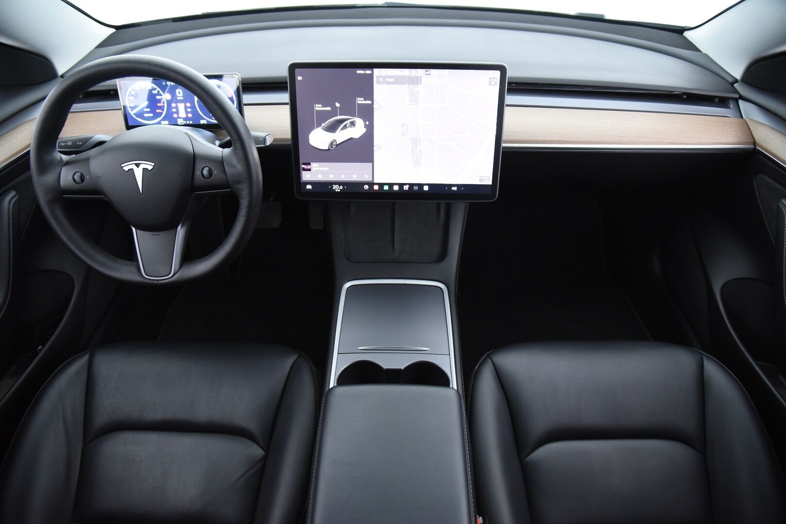 Tesla Model 3 2021 Long Range AWD Refresh / Lämpöpumppu / Matrix-LED / P-Kamera / 2x Renkaat ja Vanteet - Akku kuntotarkistettu! / Lasikatto / Premium Audio / Autopilot / Musta Nahkasisusta