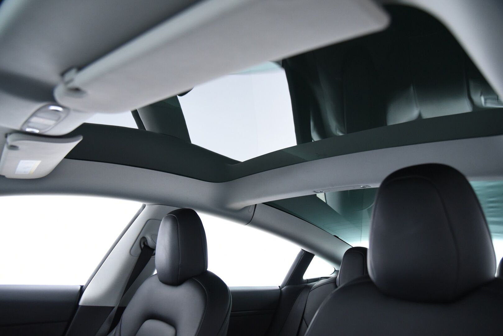 Tesla Model 3 2021 Long Range AWD Refresh / Lämpöpumppu / Matrix-LED / P-Kamera / 2x Renkaat ja Vanteet - Akku kuntotarkistettu! / Lasikatto / Premium Audio / Autopilot / Musta Nahkasisusta