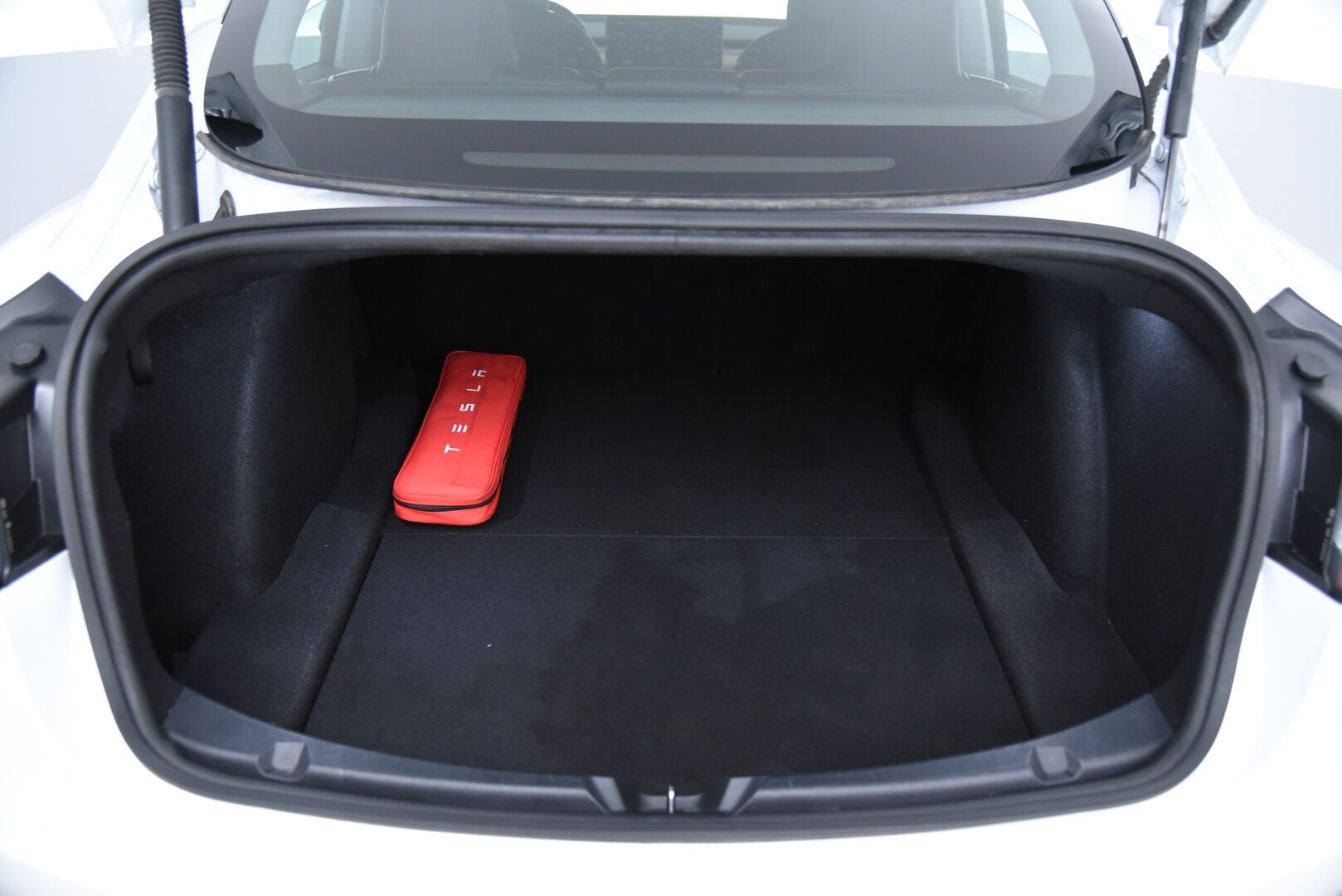 Tesla Model 3 2021 Long Range AWD Refresh / Lämpöpumppu / Matrix-LED / P-Kamera / 2x Renkaat ja Vanteet - Akku kuntotarkistettu! / Lasikatto / Premium Audio / Autopilot / Musta Nahkasisusta
