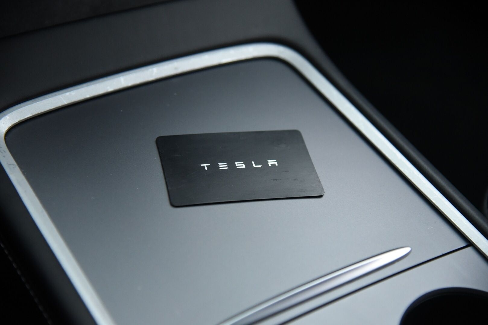 Tesla Model 3 2021 Long Range AWD Refresh / Lämpöpumppu / Matrix-LED / P-Kamera / 2x Renkaat ja Vanteet - Akku kuntotarkistettu! / Lasikatto / Premium Audio / Autopilot / Musta Nahkasisusta