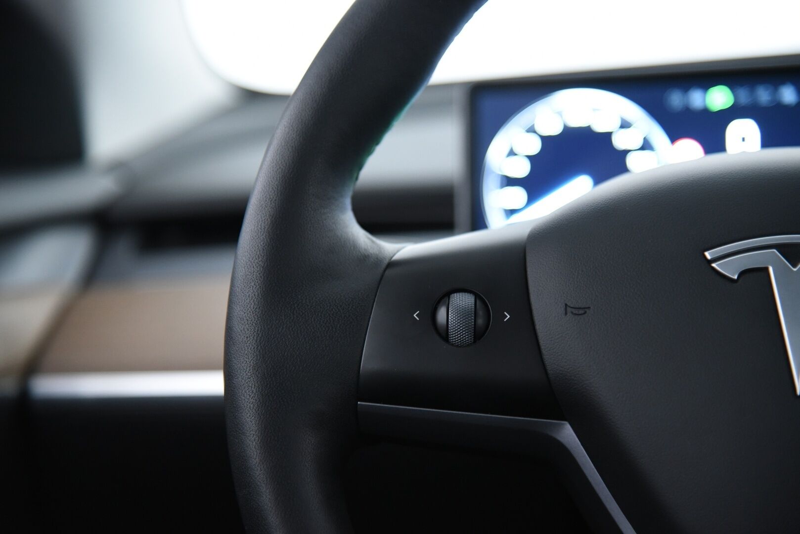 Tesla Model 3 2021 Long Range AWD Refresh / Lämpöpumppu / Matrix-LED / P-Kamera / 2x Renkaat ja Vanteet - Akku kuntotarkistettu! / Lasikatto / Premium Audio / Autopilot / Musta Nahkasisusta