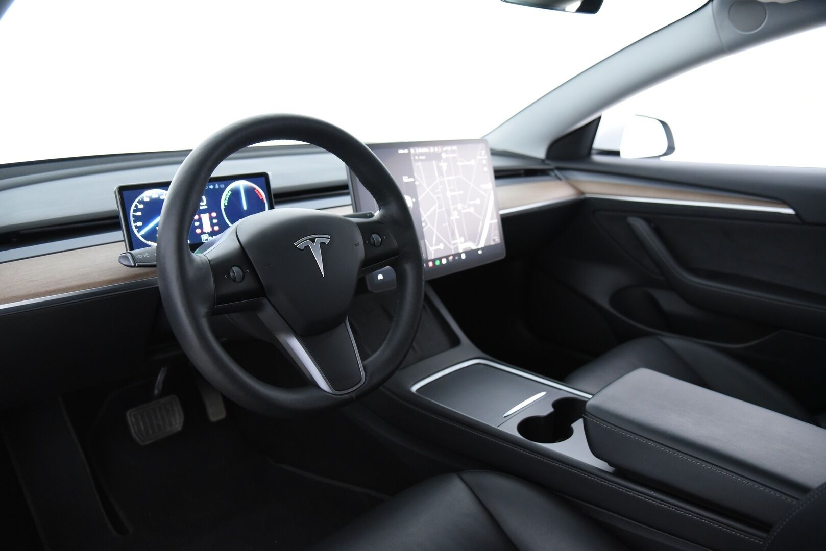 Tesla Model 3 2021 Long Range AWD Refresh / Lämpöpumppu / Matrix-LED / P-Kamera / 2x Renkaat ja Vanteet - Akku kuntotarkistettu! / Lasikatto / Premium Audio / Autopilot / Musta Nahkasisusta