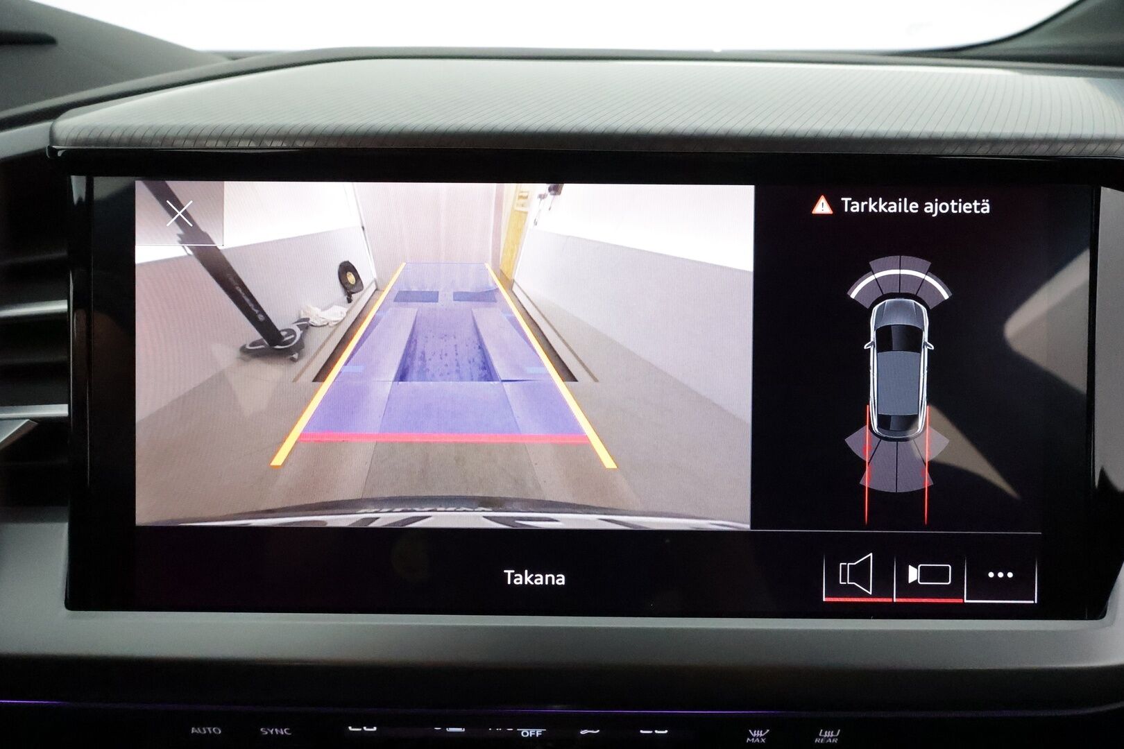 Audi Q4 e-tron 2022 40 Sportback **HUD / Lämpöpumppu / Adapt.Vakkari / LED-valot / P.kamera Sporttipenkki Muistilla / Navi / Keyless** - 3,99 % KORKOTARJOUS TÄHÄN AUTOON - 1-om Suomi-auto / 2x Latauskaapelit / Kahdet Renkaat / Merkkihuollettu!