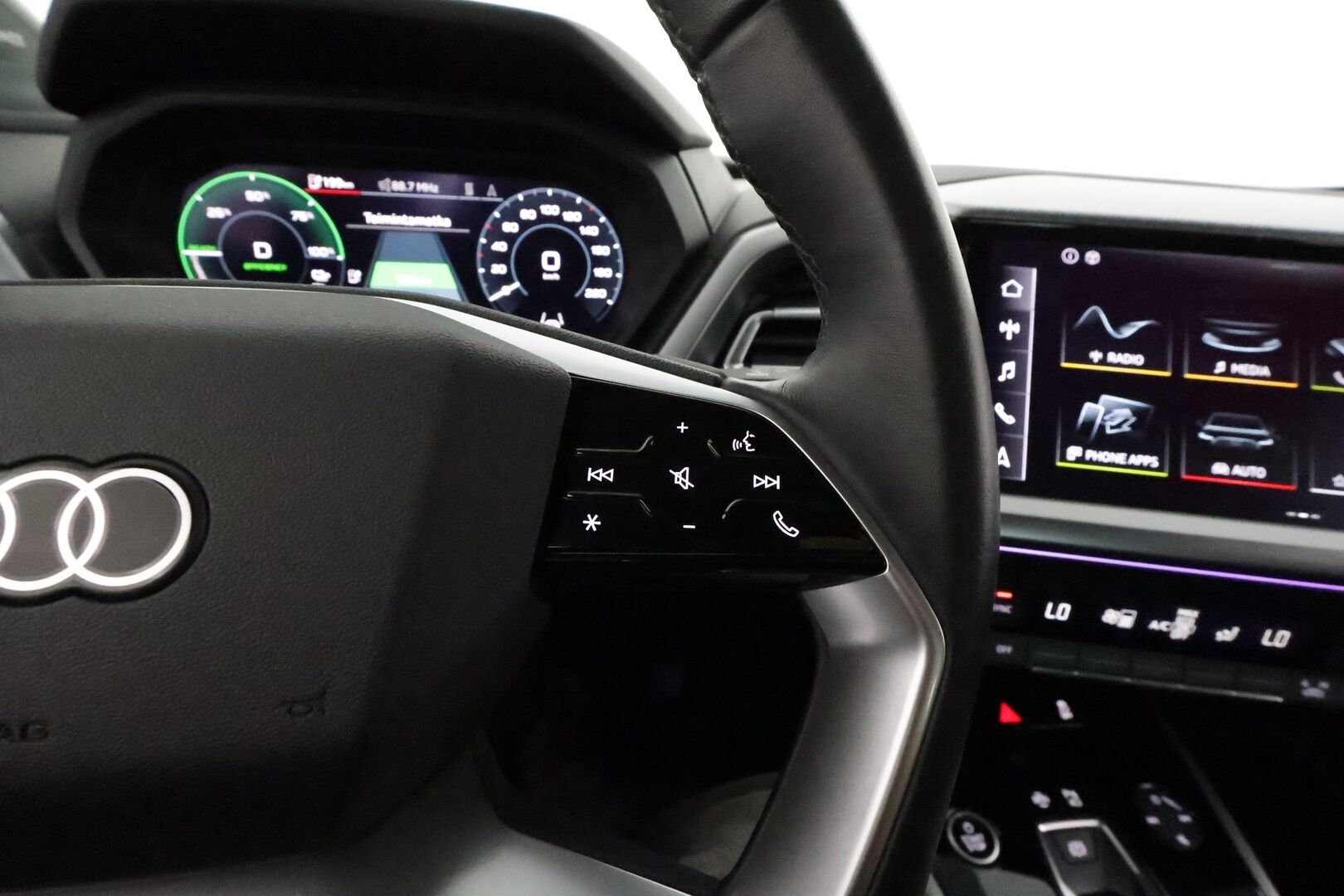 Audi Q4 e-tron 2022 40 Sportback **HUD / Lämpöpumppu / Adapt.Vakkari / LED-valot / P.kamera Sporttipenkki Muistilla / Navi / Keyless** - 3,99 % KORKOTARJOUS TÄHÄN AUTOON - 1-om Suomi-auto / 2x Latauskaapelit / Kahdet Renkaat / Merkkihuollettu!