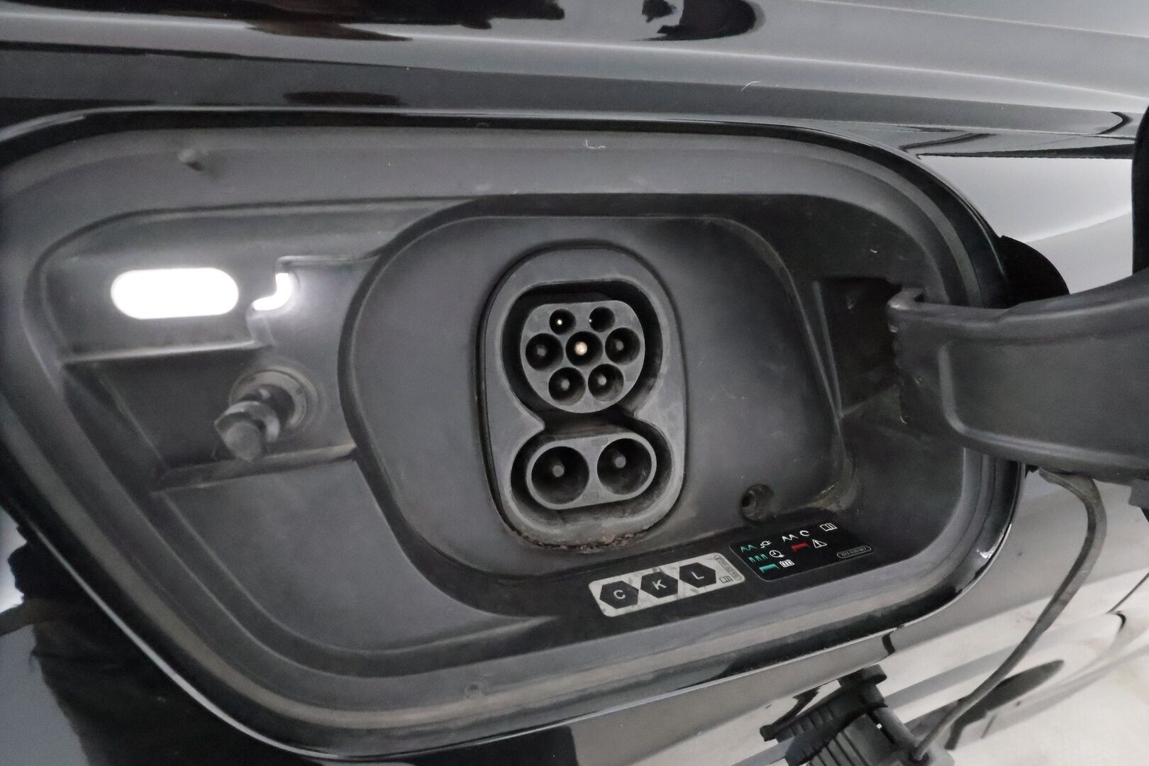 Audi Q4 e-tron 2022 40 Sportback **HUD / Lämpöpumppu / Adapt.Vakkari / LED-valot / P.kamera Sporttipenkki Muistilla / Navi / Keyless** - 3,99 % KORKOTARJOUS TÄHÄN AUTOON - 1-om Suomi-auto / 2x Latauskaapelit / Kahdet Renkaat / Merkkihuollettu!