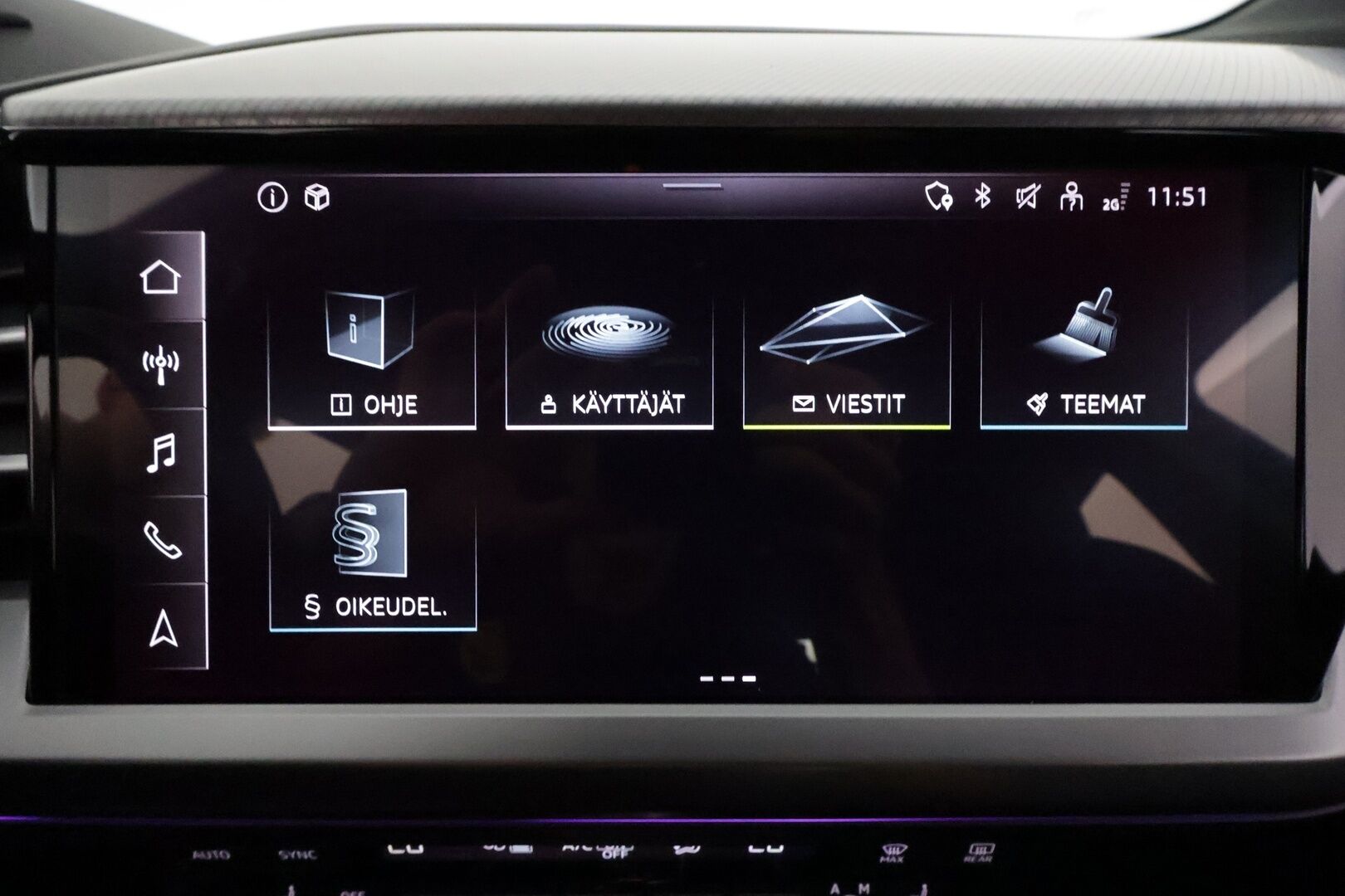 Audi Q4 e-tron 2022 40 Sportback **HUD / Lämpöpumppu / Adapt.Vakkari / LED-valot / P.kamera Sporttipenkki Muistilla / Navi / Keyless** - 3,99 % KORKOTARJOUS TÄHÄN AUTOON - 1-om Suomi-auto / 2x Latauskaapelit / Kahdet Renkaat / Merkkihuollettu!