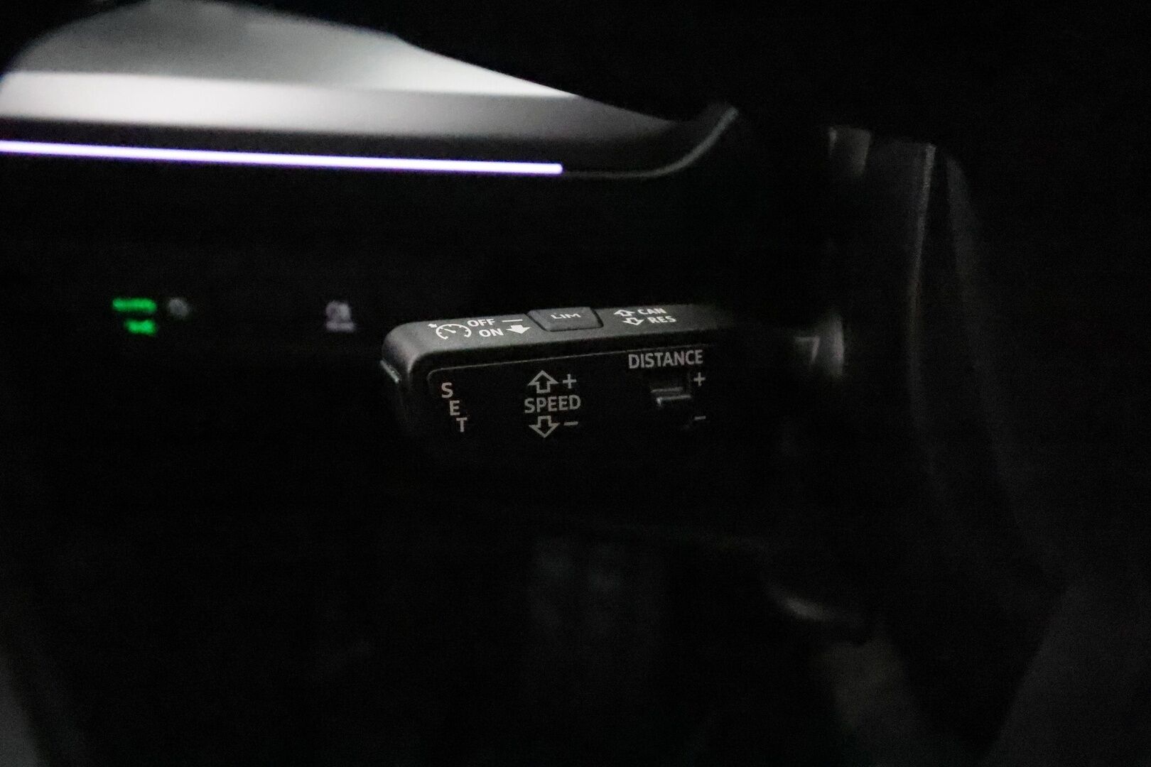 Audi Q4 e-tron 2022 40 Sportback **HUD / Lämpöpumppu / Adapt.Vakkari / LED-valot / P.kamera Sporttipenkki Muistilla / Navi / Keyless** - 3,99 % KORKOTARJOUS TÄHÄN AUTOON - 1-om Suomi-auto / 2x Latauskaapelit / Kahdet Renkaat / Merkkihuollettu!