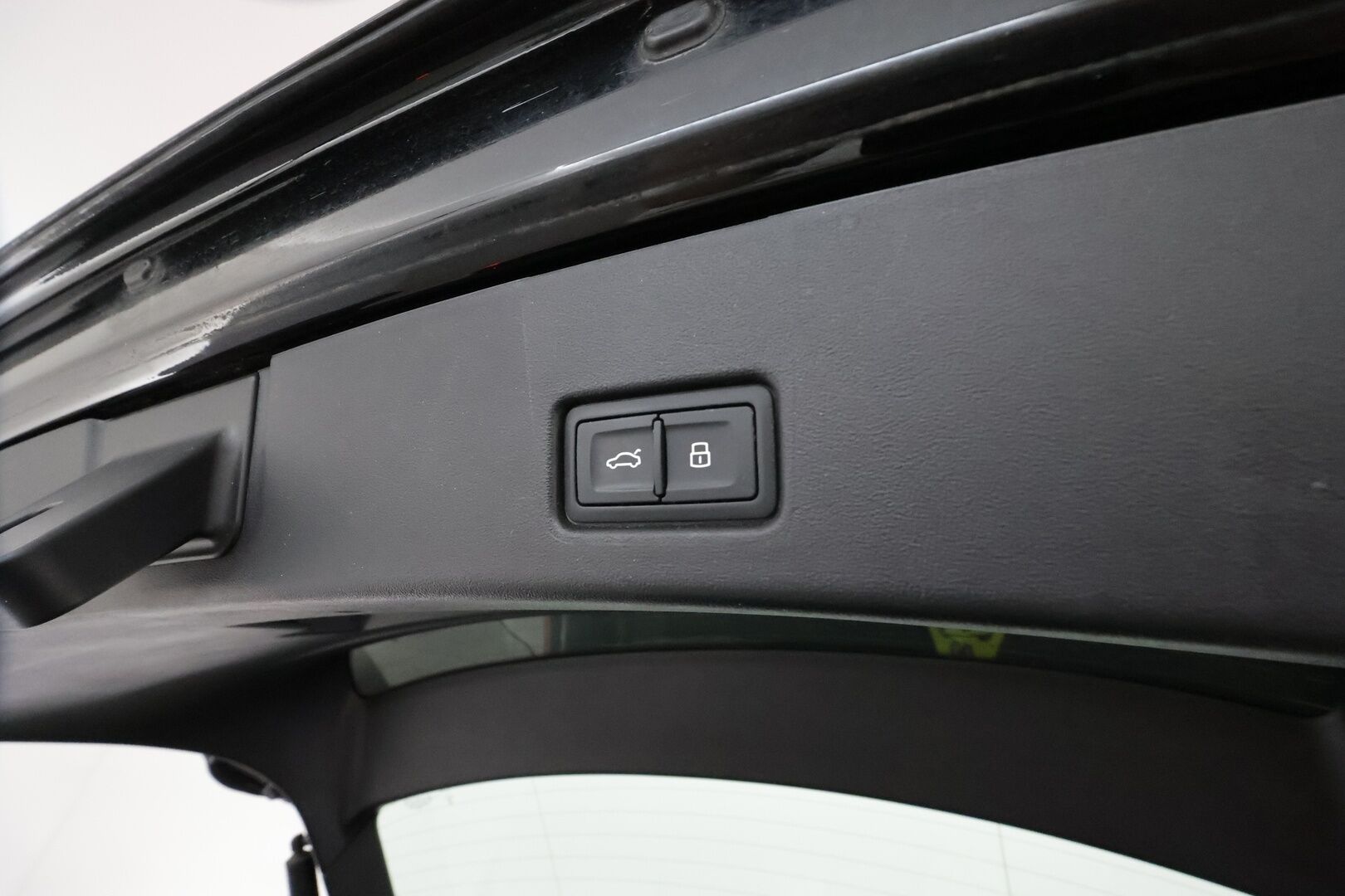 Audi Q4 e-tron 2022 40 Sportback **HUD / Lämpöpumppu / Adapt.Vakkari / LED-valot / P.kamera Sporttipenkki Muistilla / Navi / Keyless** - 3,99 % KORKOTARJOUS TÄHÄN AUTOON - 1-om Suomi-auto / 2x Latauskaapelit / Kahdet Renkaat / Merkkihuollettu!