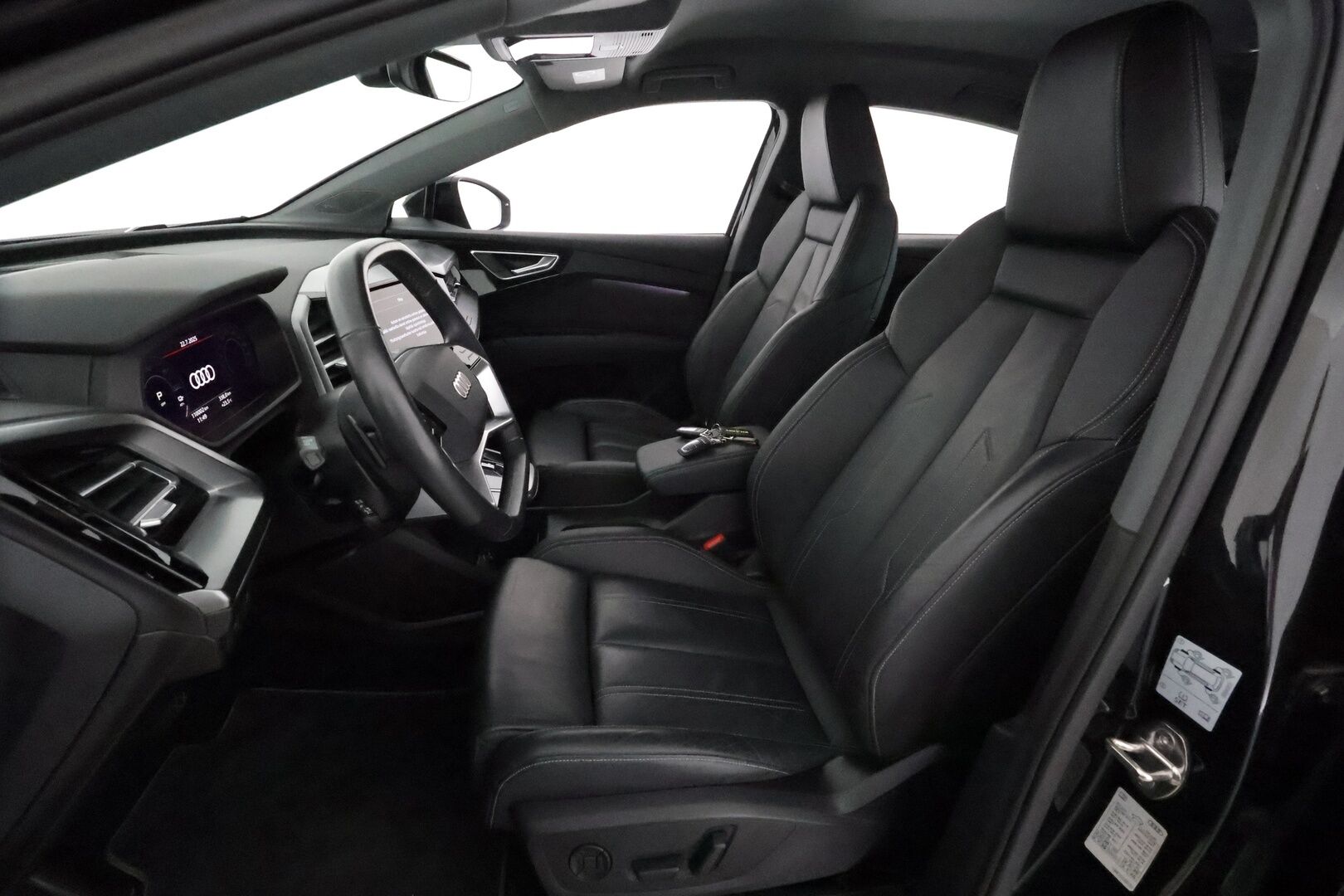 Audi Q4 e-tron 2022 40 Sportback **HUD / Lämpöpumppu / Adapt.Vakkari / LED-valot / P.kamera Sporttipenkki Muistilla / Navi / Keyless** - 3,99 % KORKOTARJOUS TÄHÄN AUTOON - 1-om Suomi-auto / 2x Latauskaapelit / Kahdet Renkaat / Merkkihuollettu!
