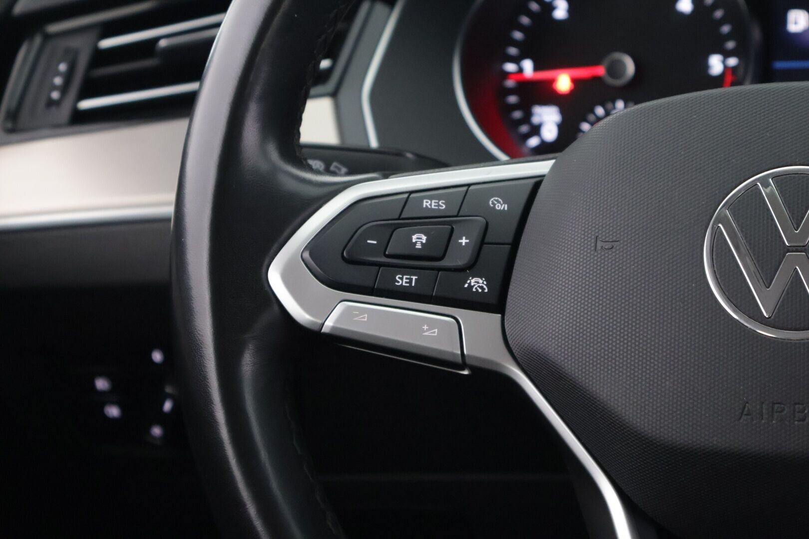 Volkswagen Passat 2022 Variant R-Line 2,0 TDI EVO SCR 110 kW DSG *ALV / Webasto / ACC / Koukku / P.Kamera / Matrix-LED / Kaistavahti* - 2.Om Suomi-auto / Näyttävä yksilö / 2x renkaat - HULLU BLACKWEEK KORKOTARJOUS 2,49%