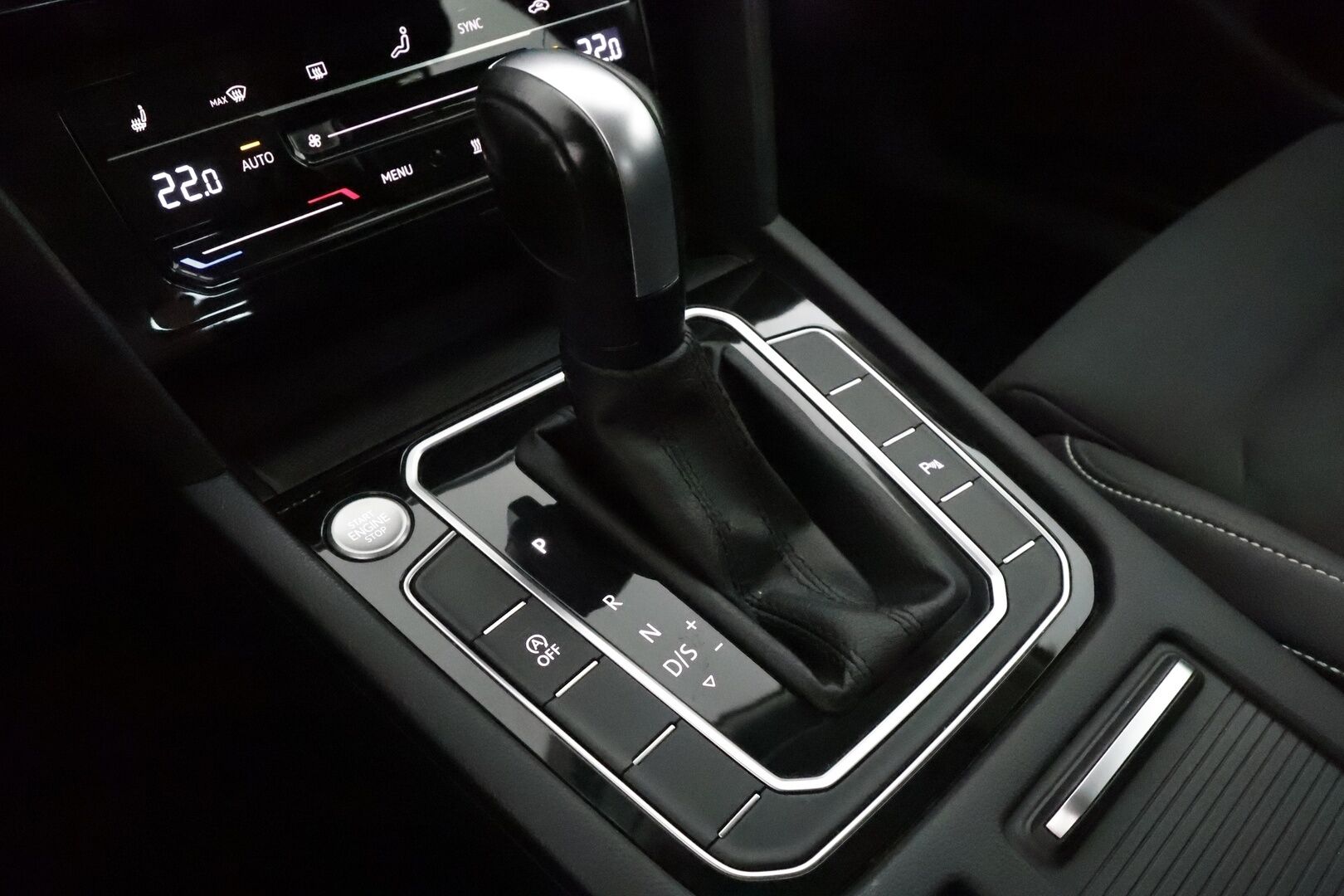 Volkswagen Passat 2022 Variant R-Line 2,0 TDI EVO SCR 110 kW DSG ** Webasto / Koukku / Adapt.Vakkari / P.Kamera / Matrix-LED / Kaistavahti ** - 1.Om Suomi-auto / Kahdet Renkaat