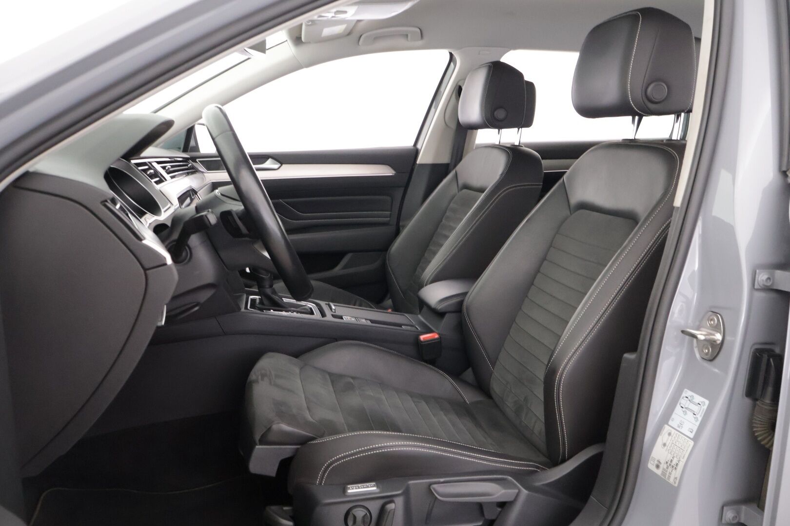 Volkswagen Passat 2022 Variant R-Line 2,0 TDI EVO SCR 110 kW DSG *ALV / Webasto / ACC / Koukku / P.Kamera / Matrix-LED / Kaistavahti* - 2.Om Suomi-auto / Kahdet Renkaat