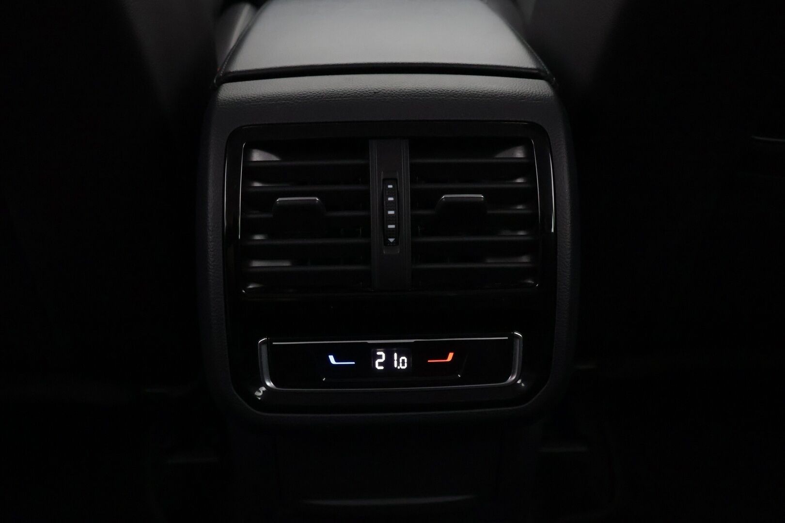 Volkswagen Passat 2022 Variant R-Line 2,0 TDI EVO SCR 110 kW DSG *ALV / Webasto / ACC / Koukku / P.Kamera / Matrix-LED / Kaistavahti* - 2.Om Suomi-auto / Kahdet Renkaat