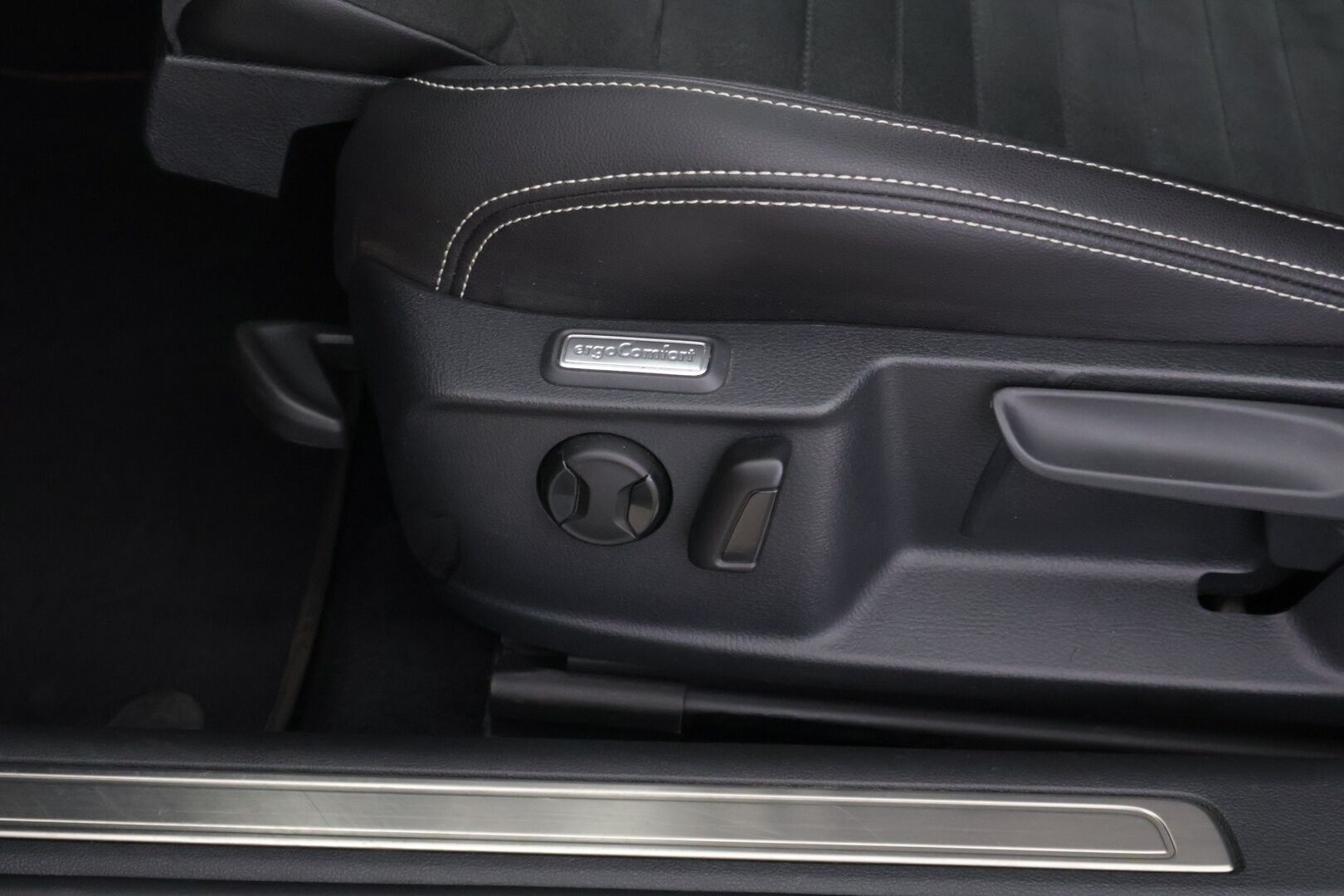 Volkswagen Passat 2022 Variant R-Line 2,0 TDI EVO SCR 110 kW DSG *ALV / Webasto / ACC / Koukku / P.Kamera / Matrix-LED / Kaistavahti* - 2.Om Suomi-auto / Kahdet Renkaat