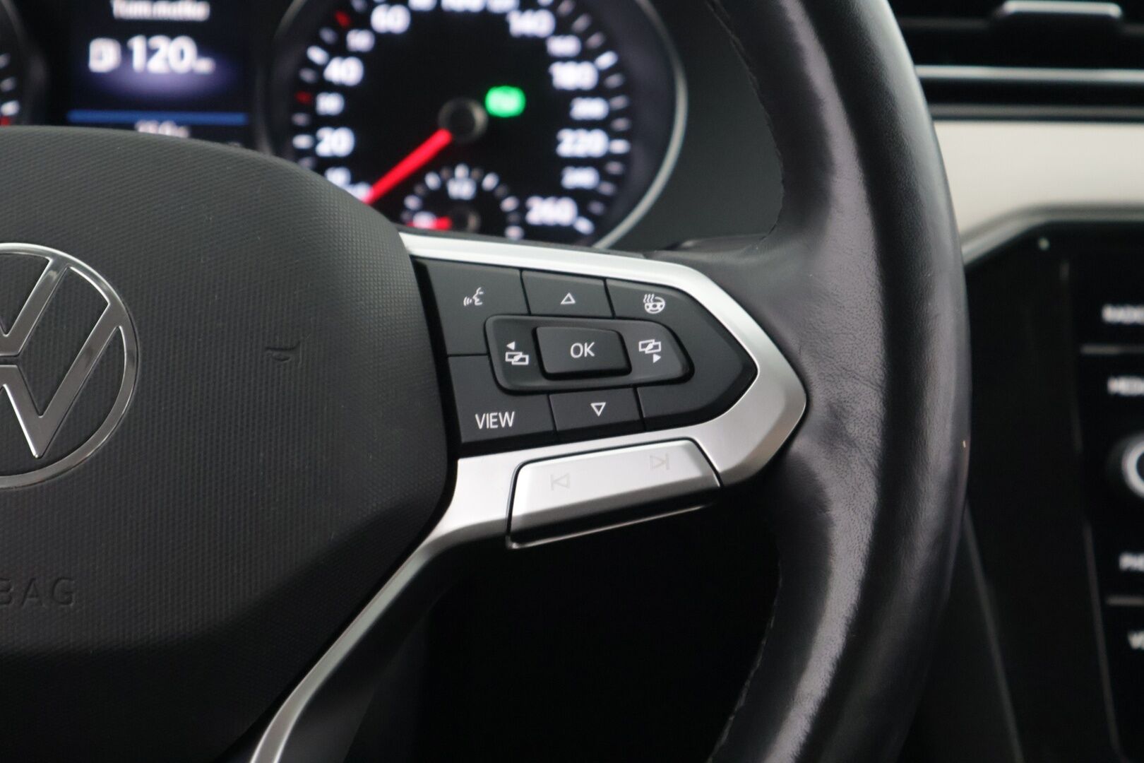 Volkswagen Passat 2022 Variant R-Line 2,0 TDI EVO SCR 110 kW DSG *ALV / Webasto / ACC / Koukku / P.Kamera / Matrix-LED / Kaistavahti* - 2.Om Suomi-auto / Kahdet Renkaat