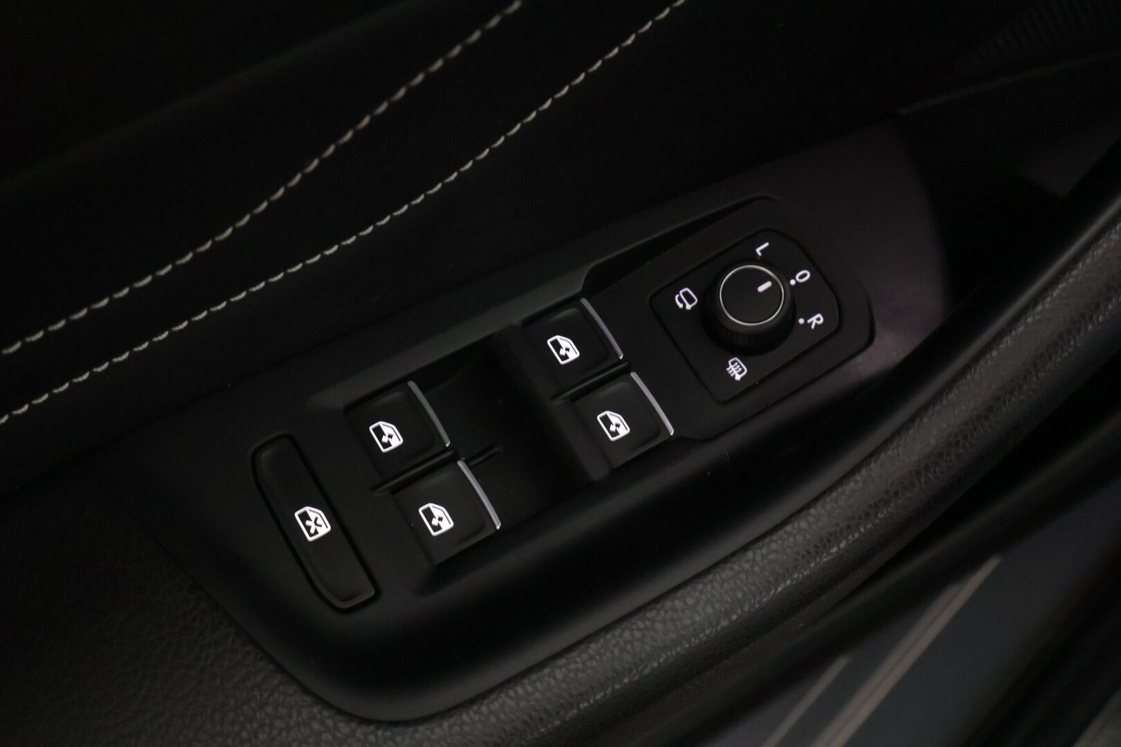 Volkswagen Passat 2022 Variant R-Line 2,0 TDI EVO SCR 110 kW DSG *ALV / Webasto / ACC / Koukku / P.Kamera / Matrix-LED / Kaistavahti* - 2.Om Suomi-auto / Kahdet Renkaat