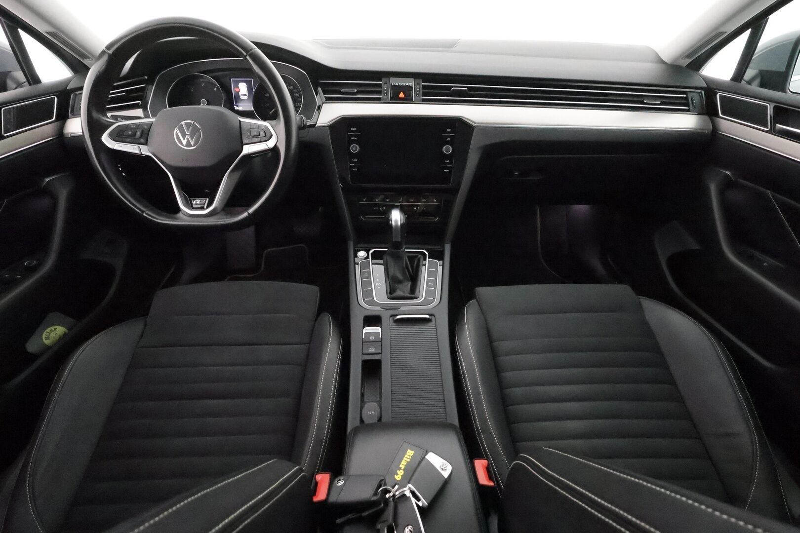 Volkswagen Passat 2022 Variant R-Line 2,0 TDI EVO SCR 110 kW DSG ** Webasto / Koukku / Adapt.Vakkari / P.Kamera / Matrix-LED / Kaistavahti ** - 1.Om Suomi-auto / Kahdet Renkaat