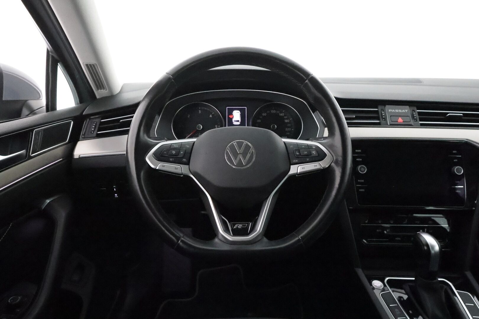 Volkswagen Passat 2022 Variant R-Line 2,0 TDI EVO SCR 110 kW DSG ** Webasto / Koukku / Adapt.Vakkari / P.Kamera / Matrix-LED / Kaistavahti ** - 1.Om Suomi-auto / Kahdet Renkaat