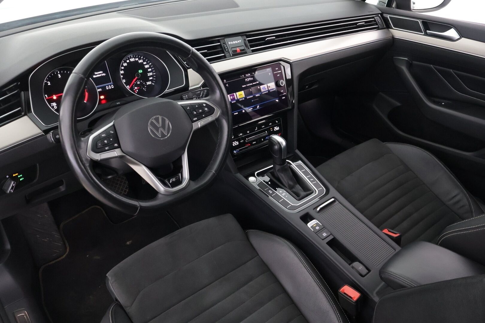 Volkswagen Passat 2022 Variant R-Line 2,0 TDI EVO SCR 110 kW DSG *ALV / Webasto / ACC / Koukku / P.Kamera / Matrix-LED / Kaistavahti* - 2.Om Suomi-auto / Kahdet Renkaat