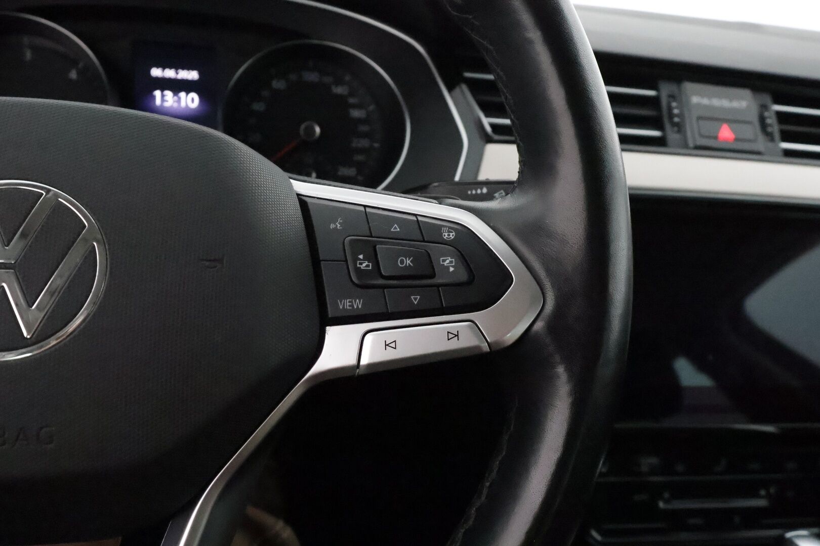 Volkswagen Passat 2022 Variant R-Line 2,0 TDI EVO SCR 110 kW DSG ** Webasto / Koukku / Adapt.Vakkari / P.Kamera / Matrix-LED / Kaistavahti ** - 1.Om Suomi-auto / Kahdet Renkaat