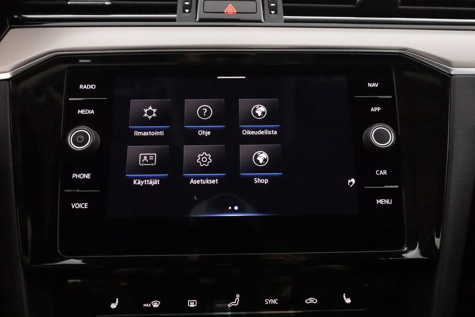 Volkswagen Passat 2022 Variant R-Line 2,0 TDI EVO SCR 110 kW DSG ** Webasto / Koukku / Adapt.Vakkari / P.Kamera / Matrix-LED / Kaistavahti ** - 1.Om Suomi-auto / Kahdet Renkaat