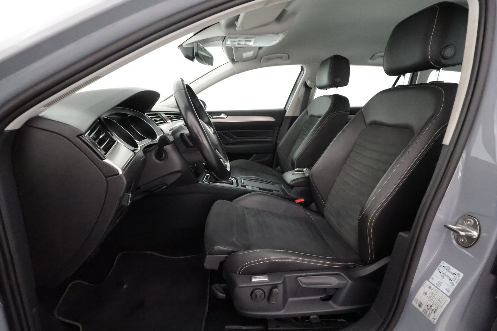 Volkswagen Passat 2022 Variant R-Line 2,0 TDI EVO SCR 110 kW DSG ** Webasto / Koukku / Adapt.Vakkari / P.Kamera / Matrix-LED / Kaistavahti ** - 1.Om Suomi-auto / Kahdet Renkaat