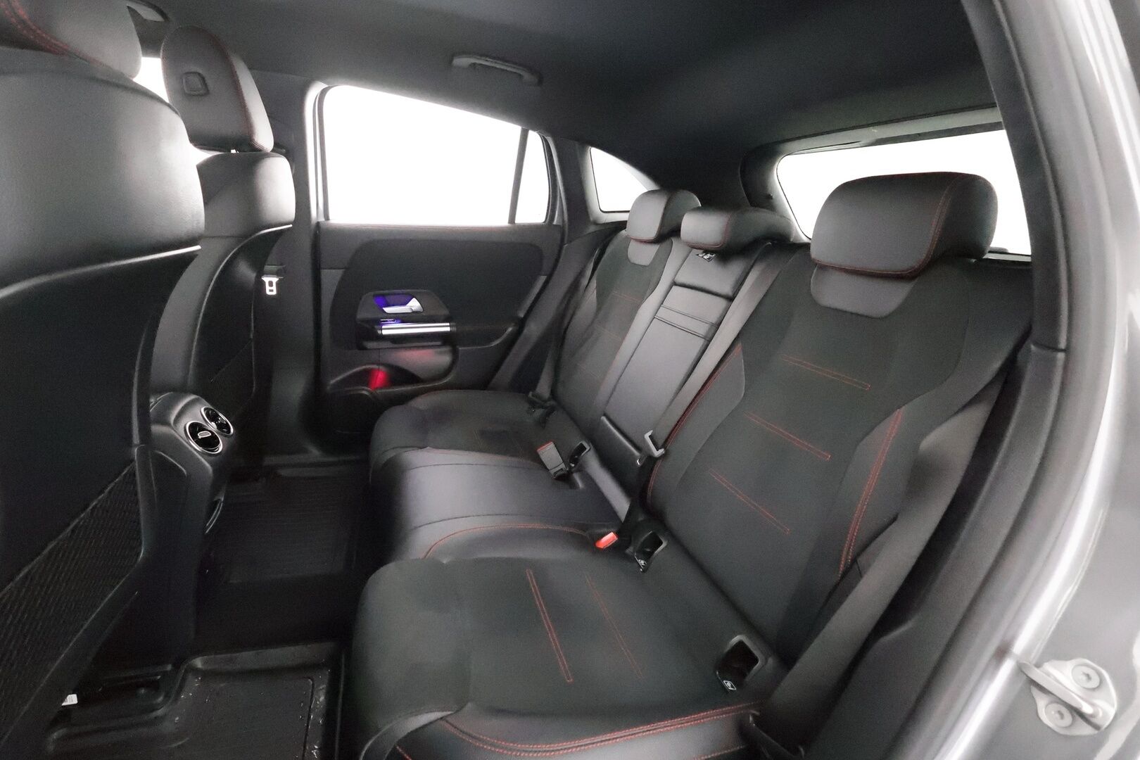 Mercedes-Benz EQA 2021 250 AMG - | Distronic+ | ILP | Koukku | Nahka-alcantara | Sporttipenkit | Widescreen | Ambient light | Nahka-alcantara | P.kamera | LED | BSM |
