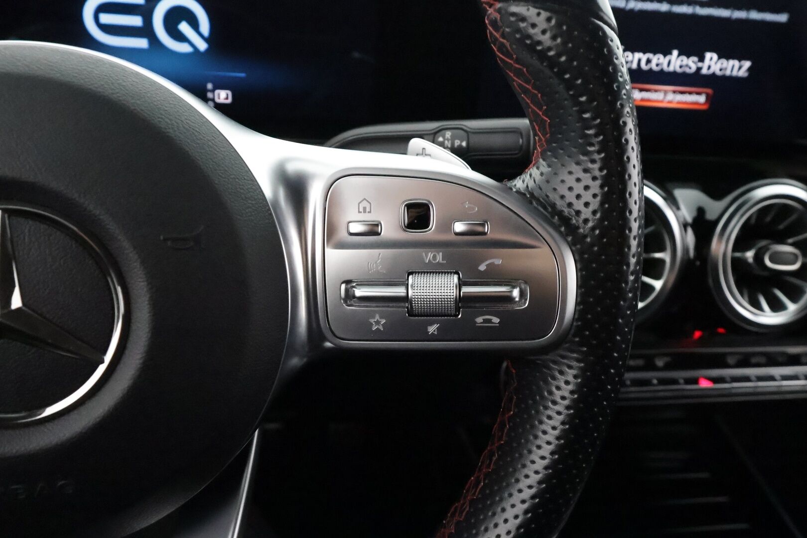 Mercedes-Benz EQA 2021 250 AMG - | Distronic+ | ILP | Koukku | Nahka-alcantara | Sporttipenkit | Widescreen | Ambient light | Nahka-alcantara | P.kamera | LED | BSM |