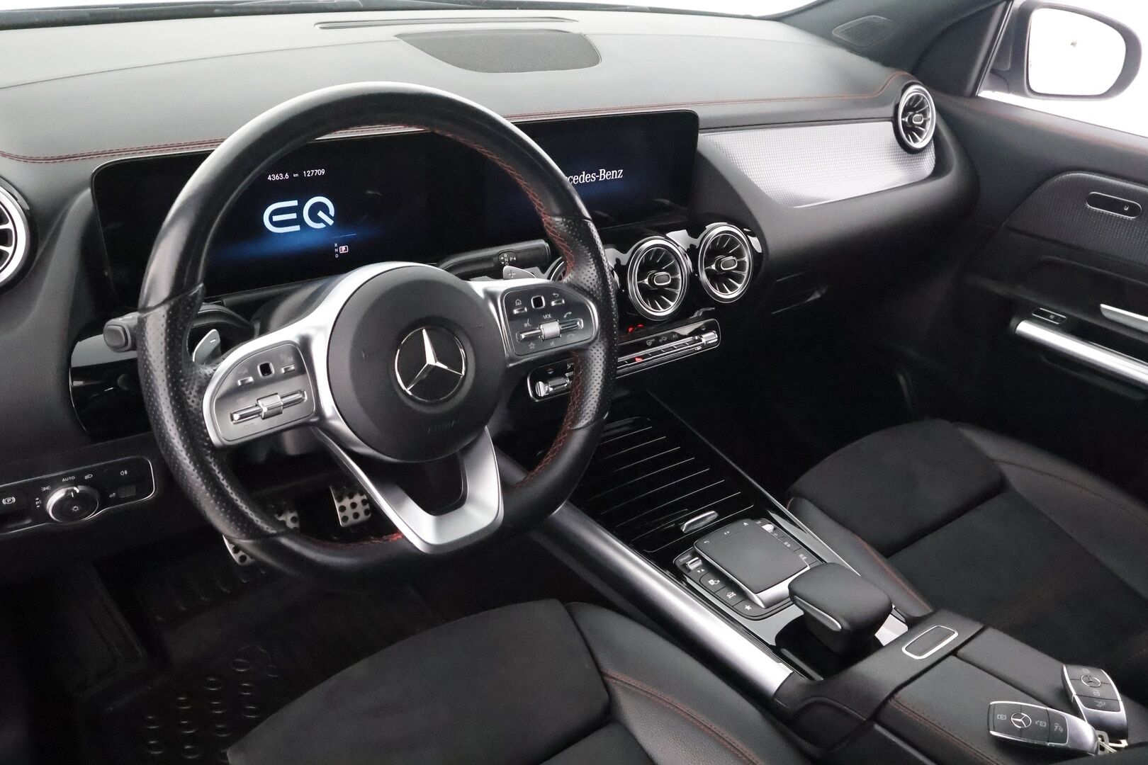 Mercedes-Benz EQA 2021 250 AMG - | Distronic+ | ILP | Koukku | Nahka-alcantara | Sporttipenkit | Widescreen | Ambient light | Nahka-alcantara | P.kamera | LED | BSM |