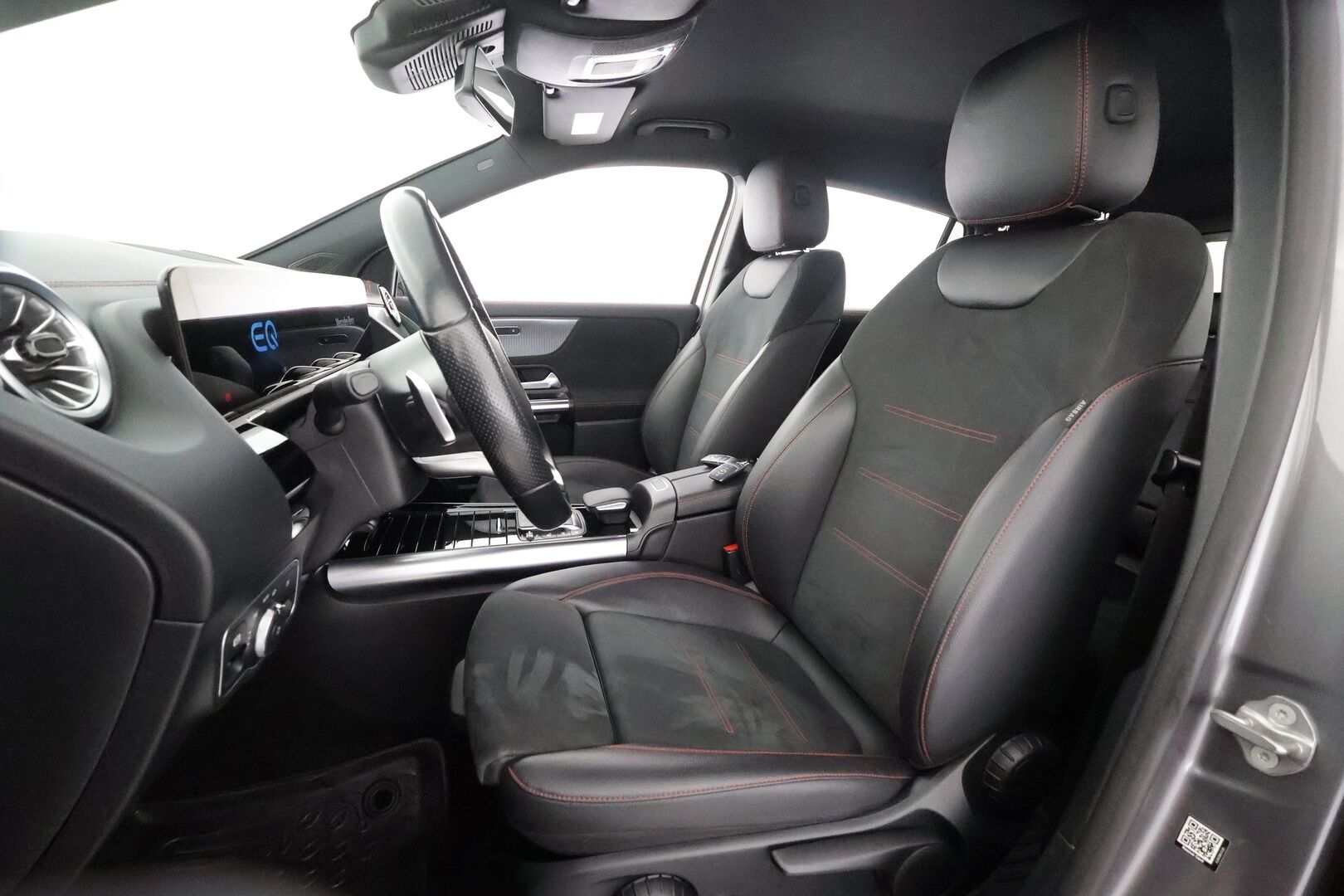 Mercedes-Benz EQA 2021 250 AMG - | Distronic+ | ILP | Koukku | Nahka-alcantara | Sporttipenkit | Widescreen | Ambient light | Nahka-alcantara | P.kamera | LED | BSM |