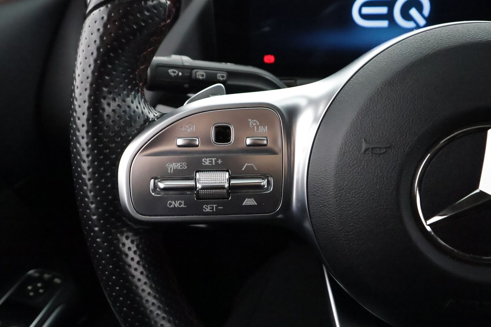 Mercedes-Benz EQA 2021 250 AMG - | Distronic+ | ILP | Koukku | Nahka-alcantara | Sporttipenkit | Widescreen | Ambient light | Nahka-alcantara | P.kamera | LED | BSM |