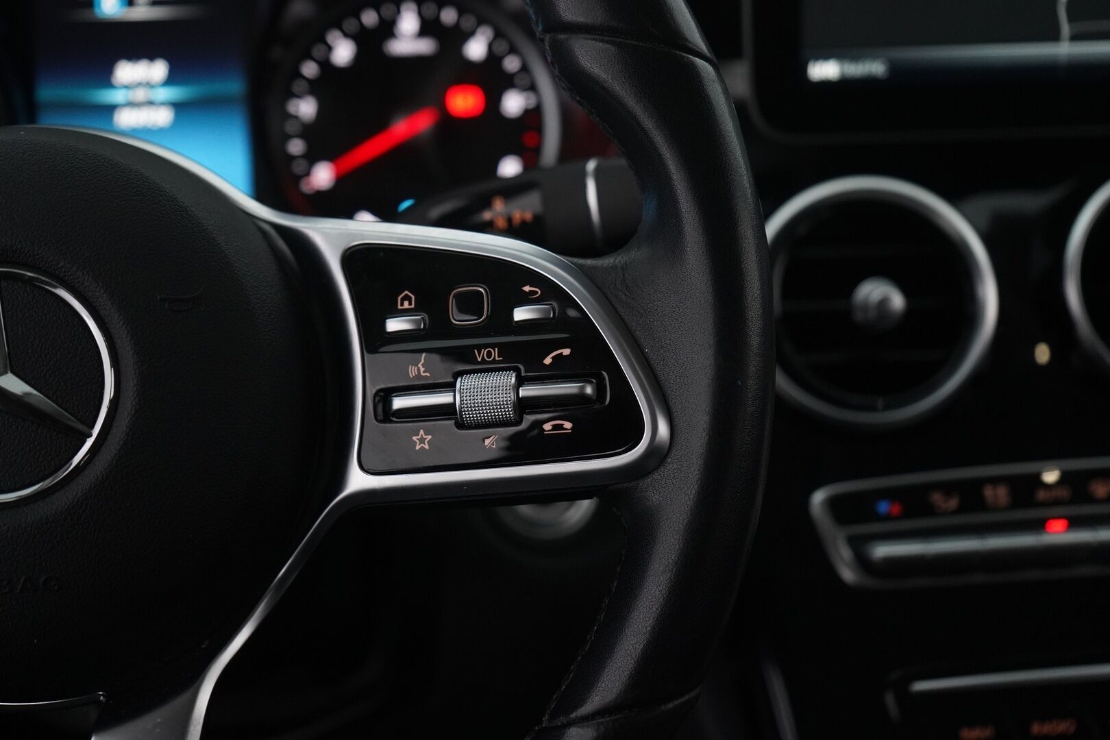 MERCEDES-BENZ C 2020 300de Avantgarde *ACC / HUD / Navi / Kamera / Koukku / Tutkat * - Kahdet Mersun vanteet / Juuri huollettu 9.25 / Säännöllinen huoltohistoria 