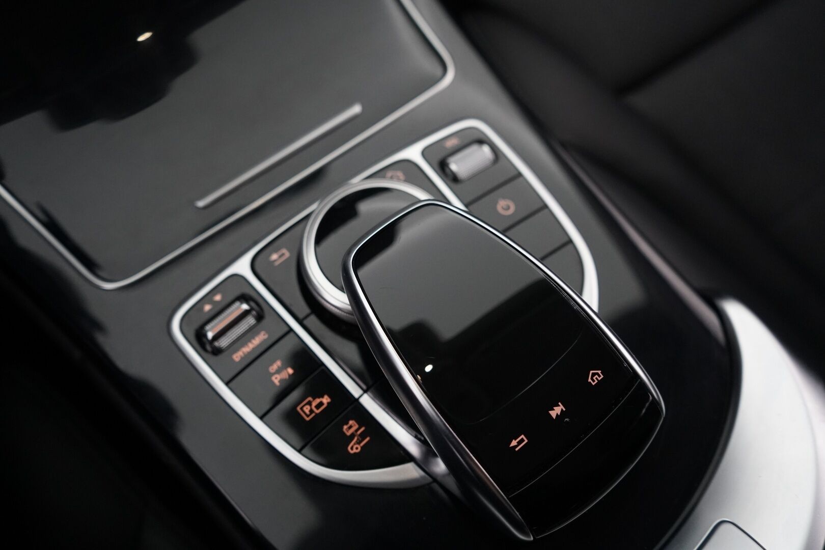 MERCEDES-BENZ C 2020 300de Avantgarde *ACC / HUD / Navi / Kamera / Koukku / Tutkat * - Kahdet Mersun vanteet / Juuri huollettu 9.25 / Säännöllinen huoltohistoria 